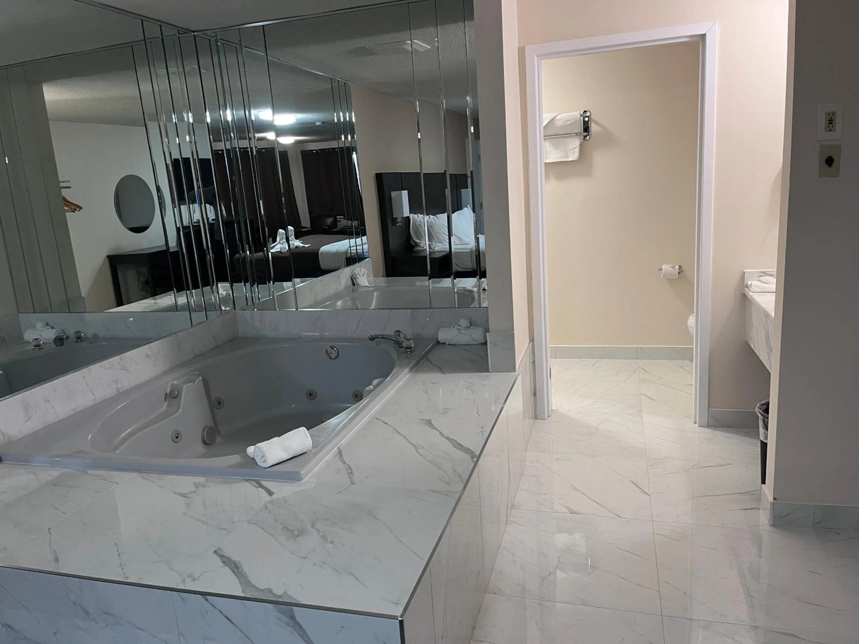 Falls Lodge & Suites