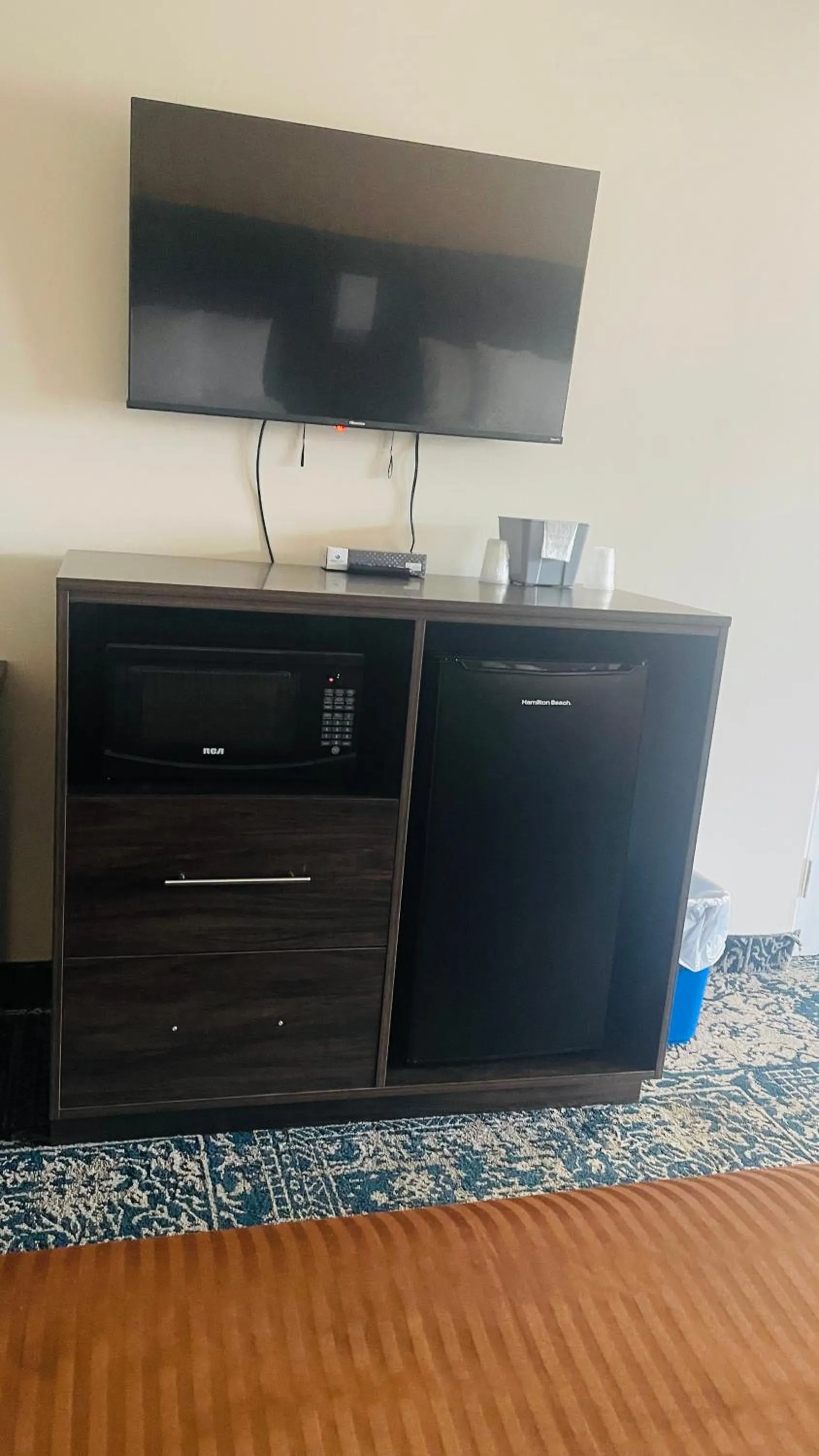 Falls Lodge & Suites