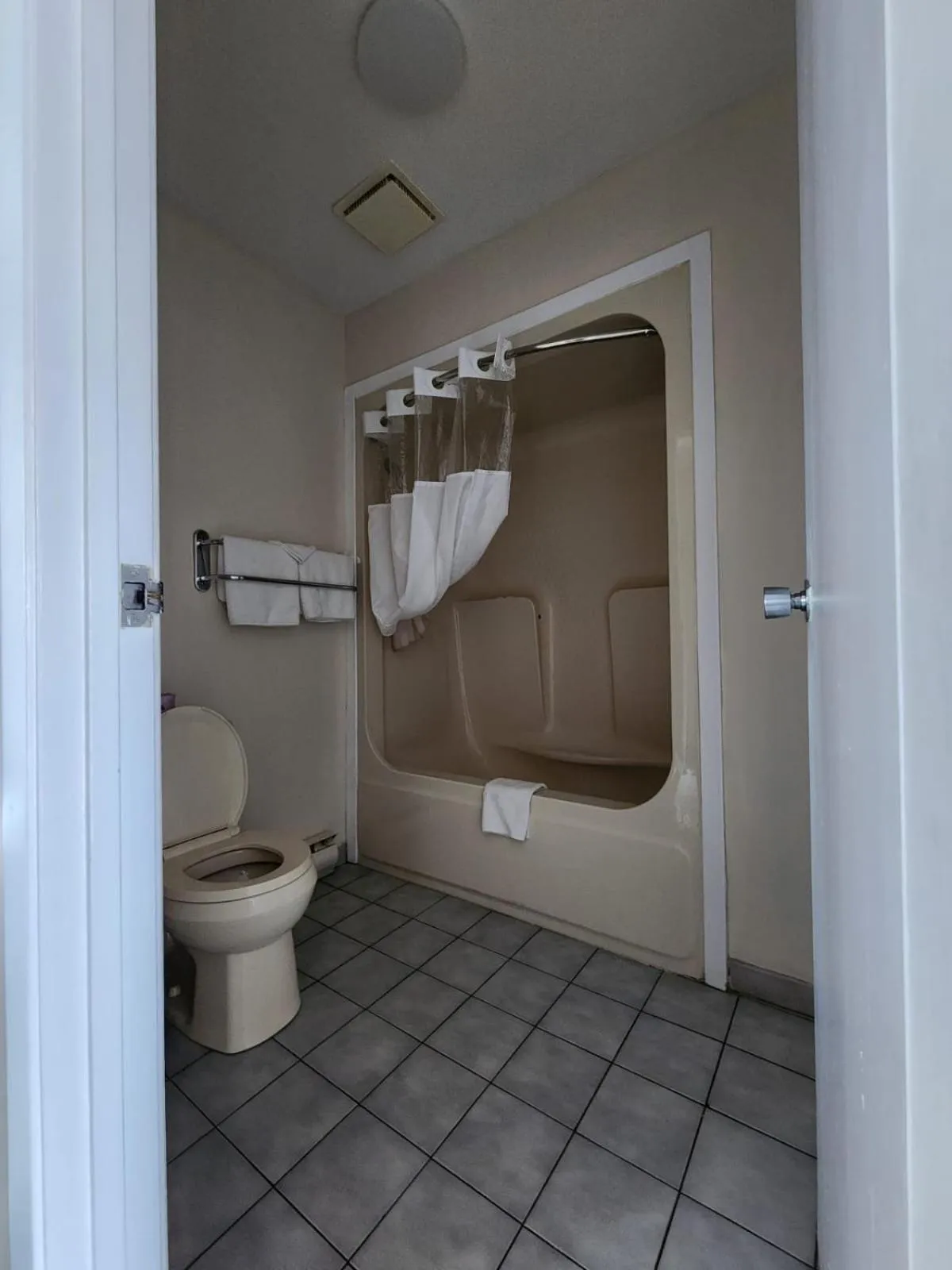 Falls Lodge & Suites