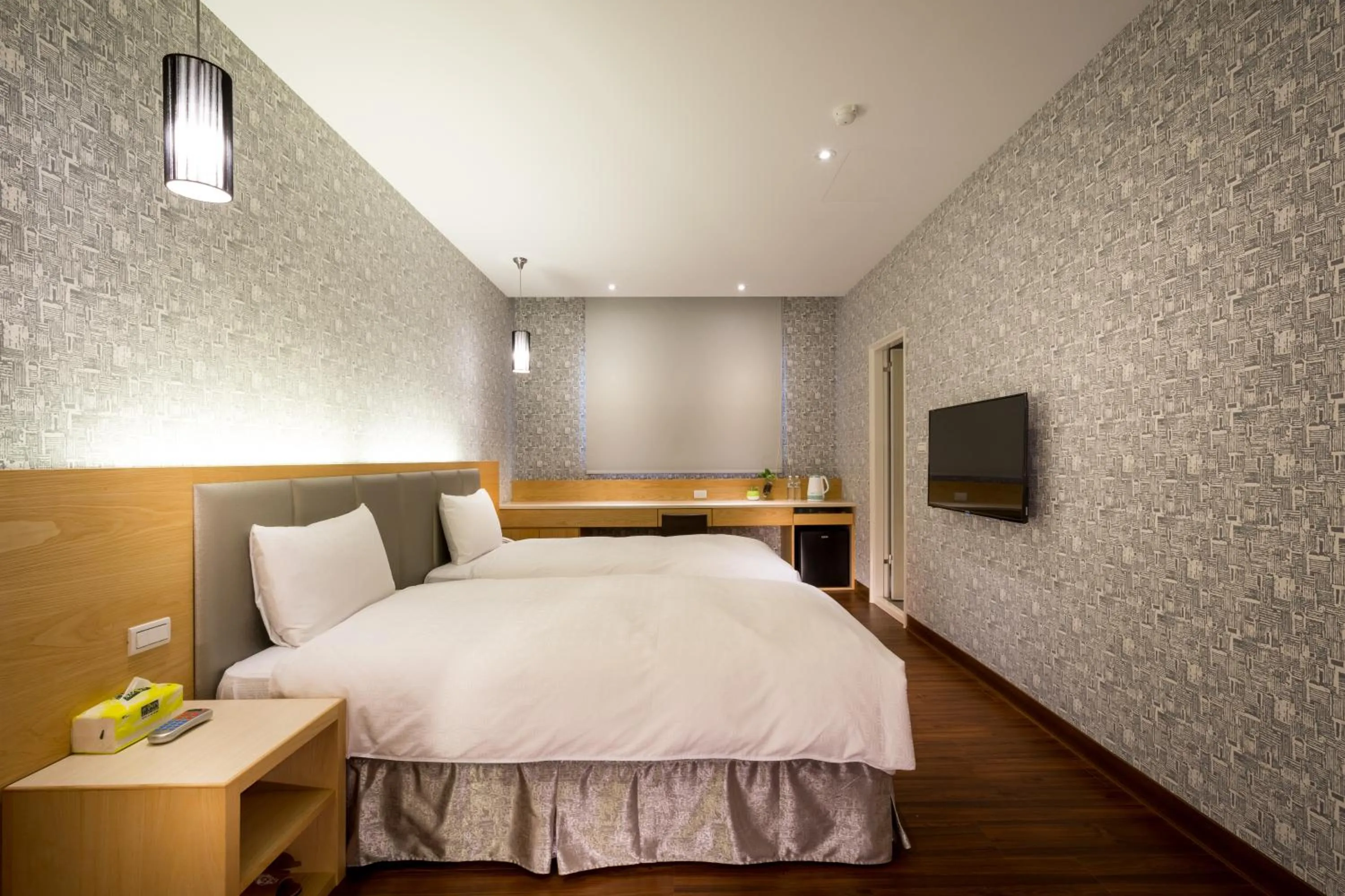 Photo of the whole room, Bed in liHotel