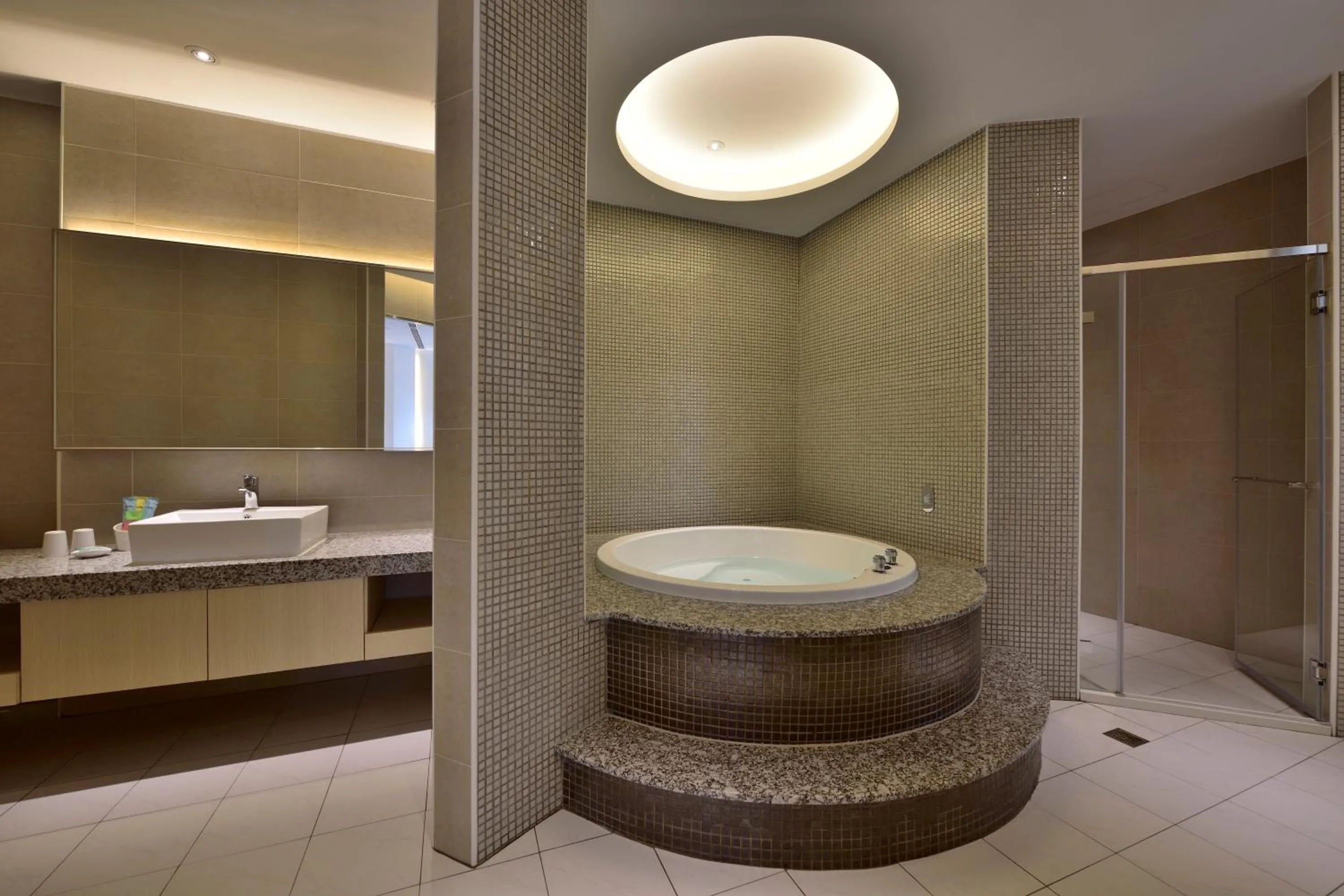 Restaurant/places to eat in liHotel