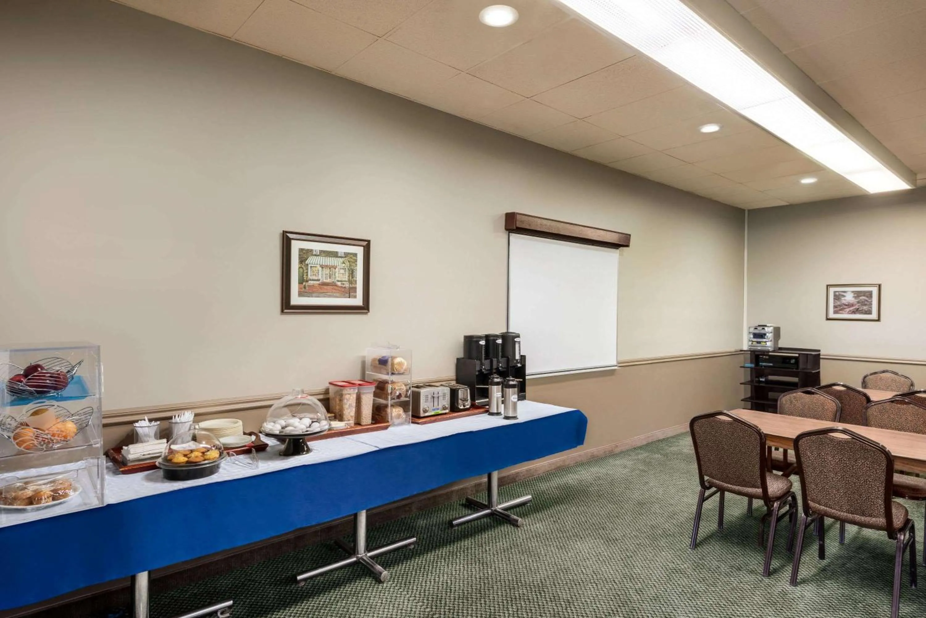 Restaurant/places to eat in Travelodge by Wyndham Swift Current