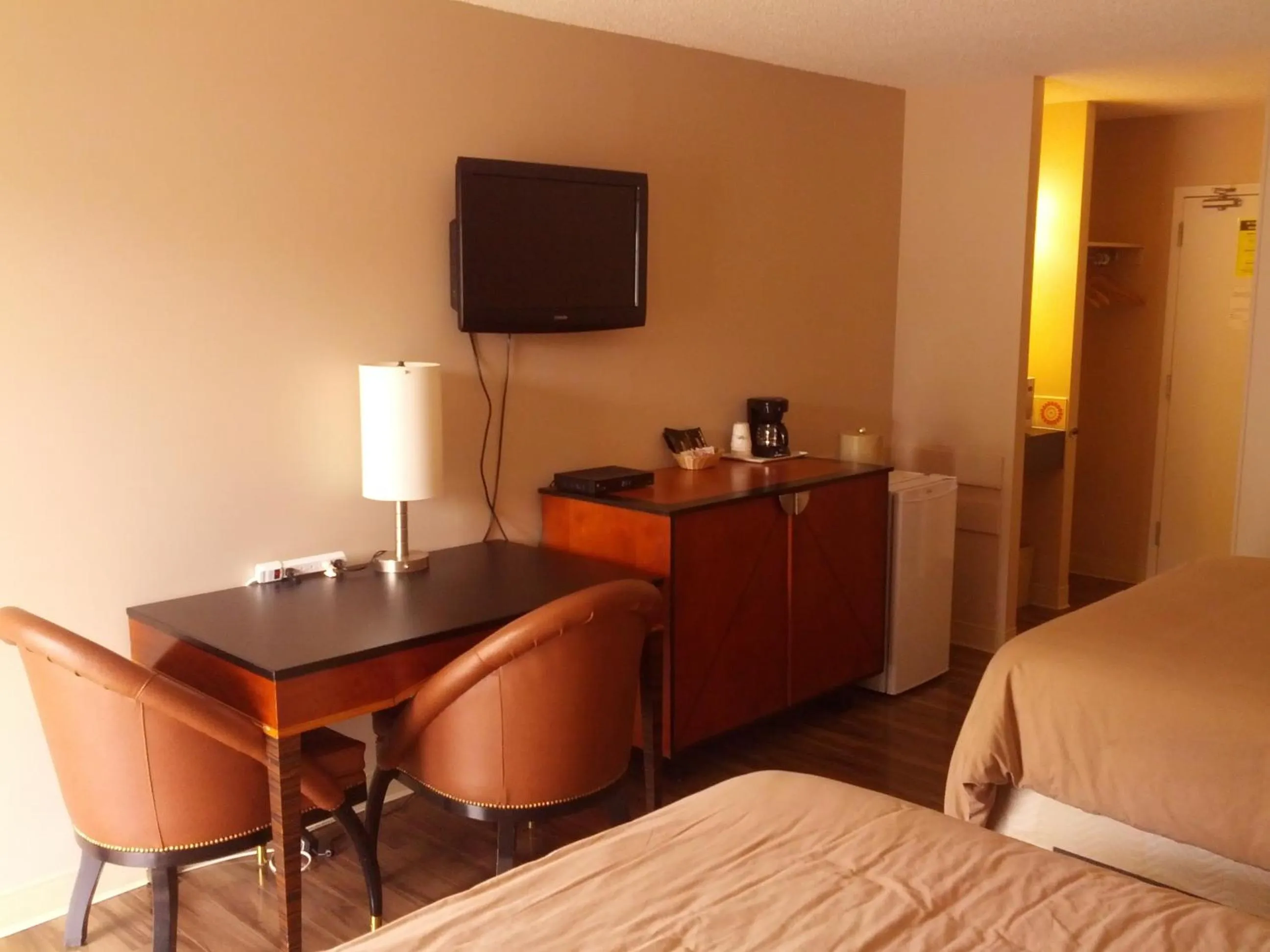 TV and multimedia, Bed in Travelodge by Wyndham Swift Current