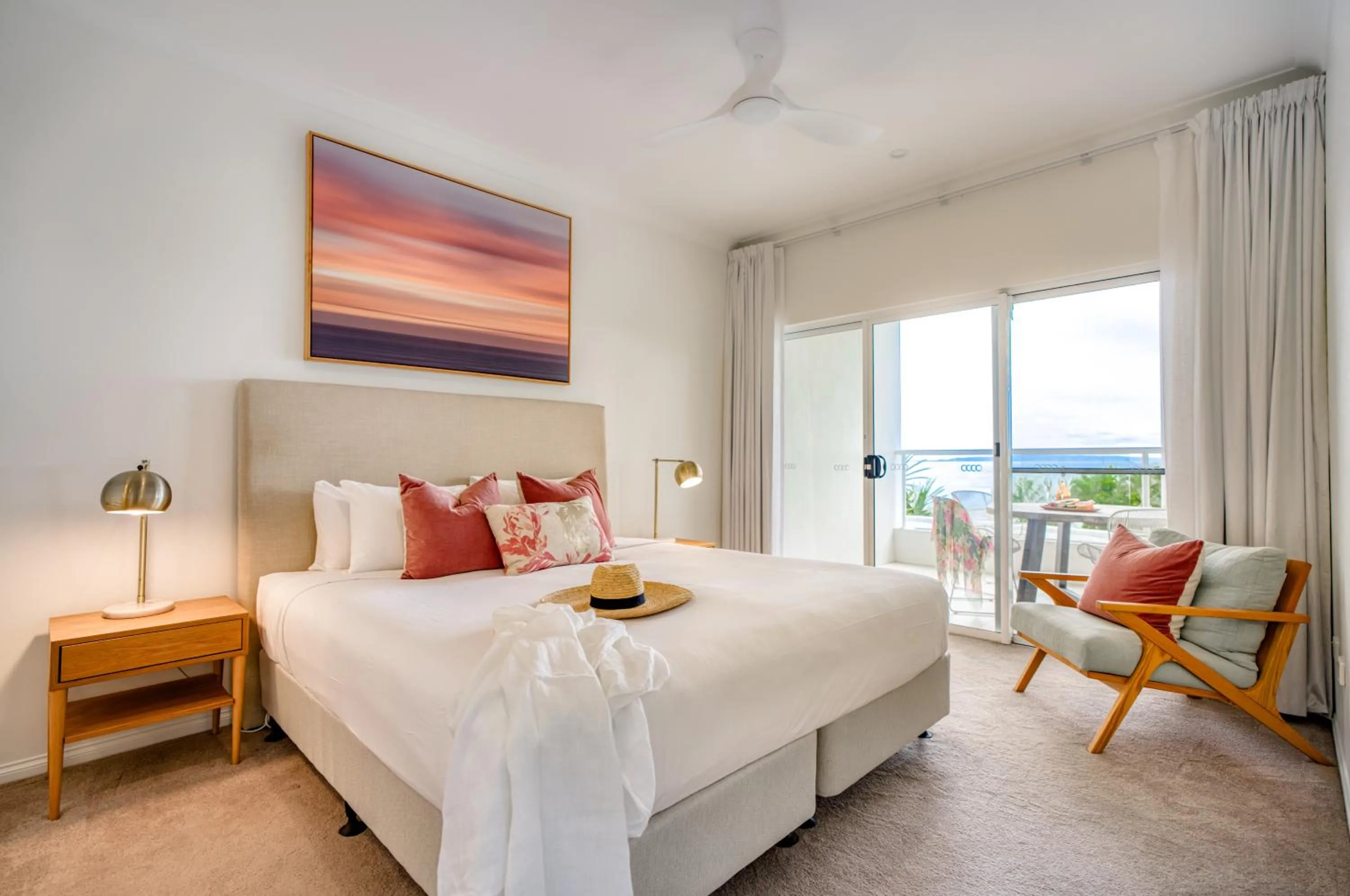 Bedroom, Bed in The Lookout Resort Noosa