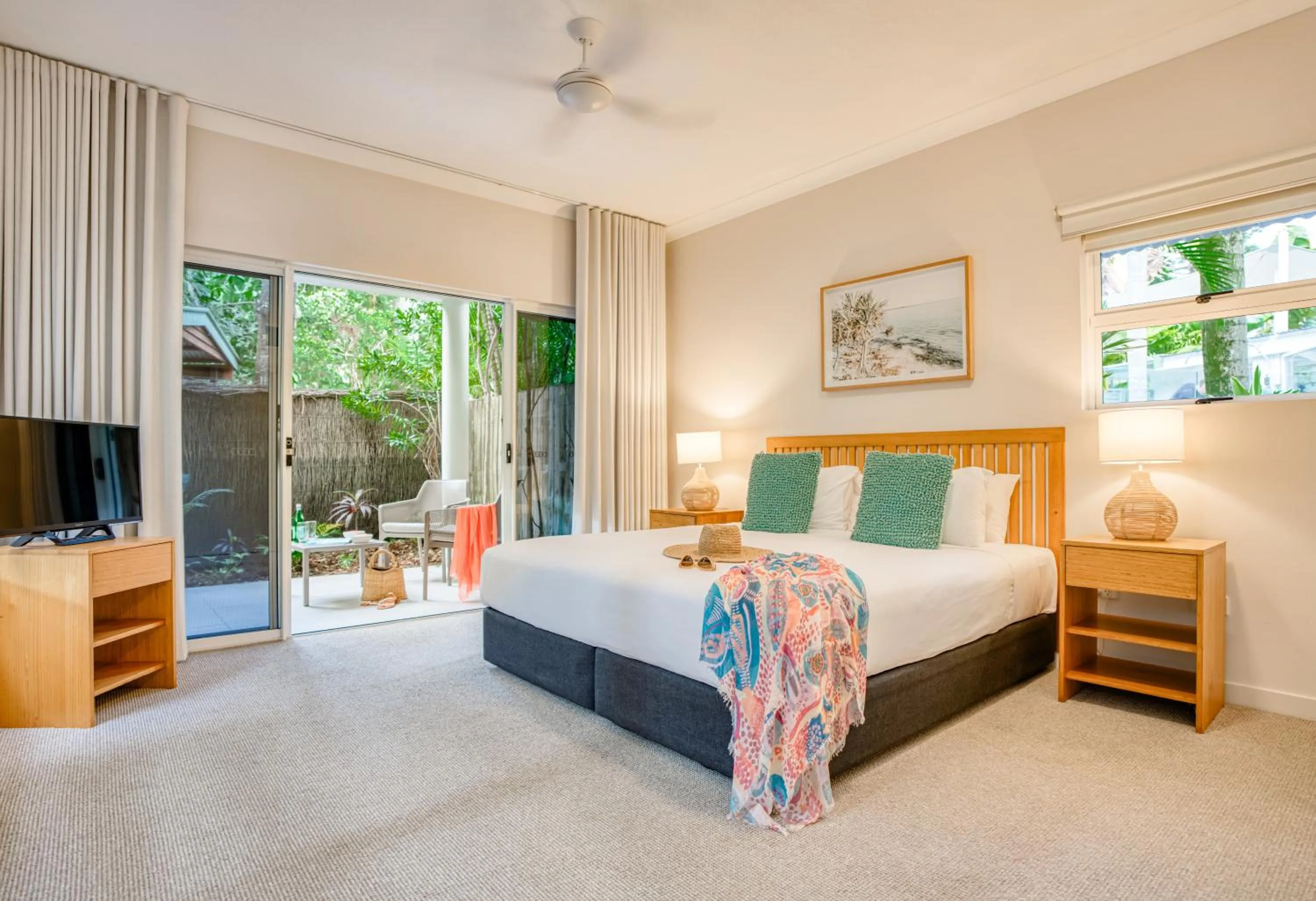 Bedroom, Bed in The Lookout Resort Noosa