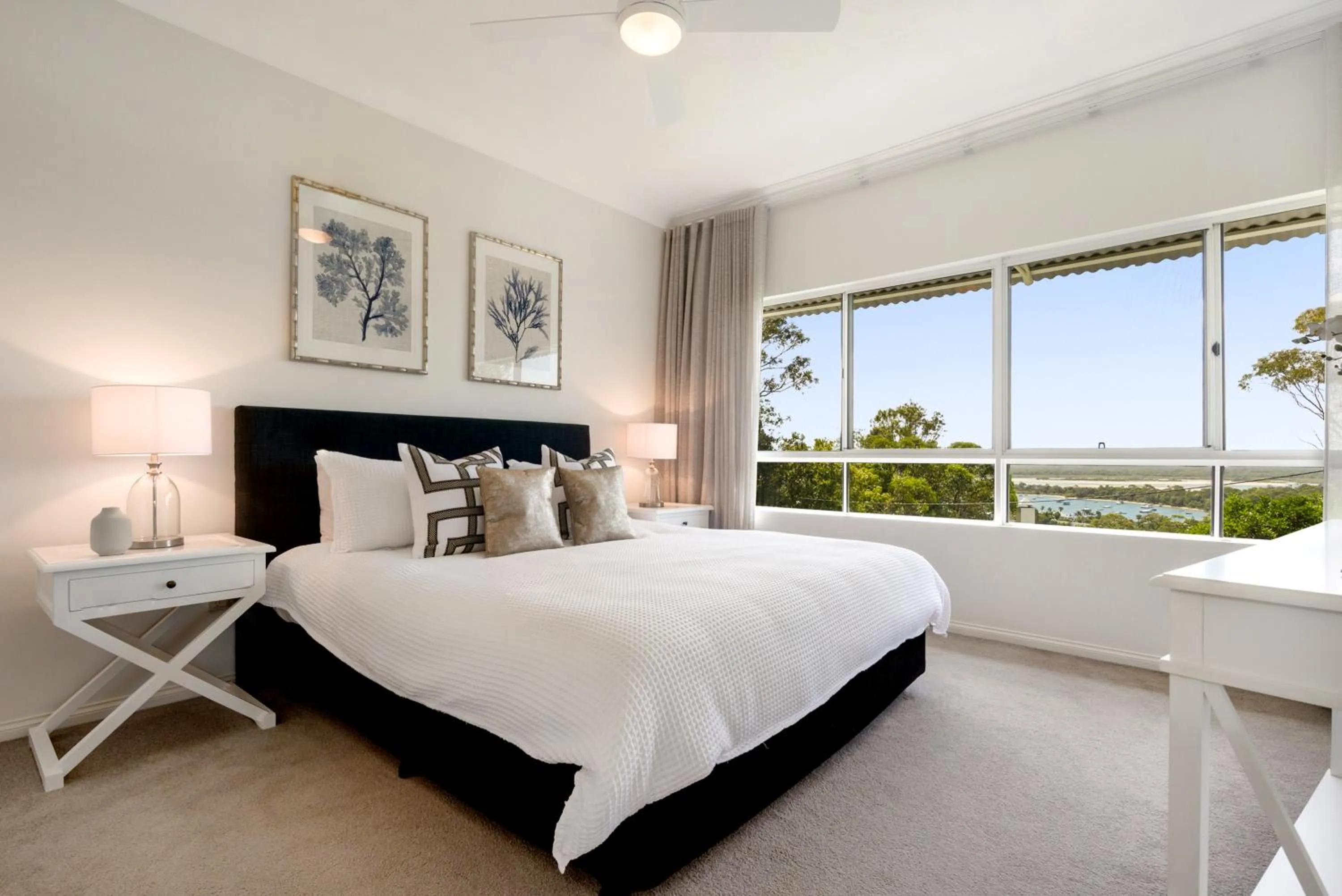 Bedroom, Bed in The Lookout Resort Noosa