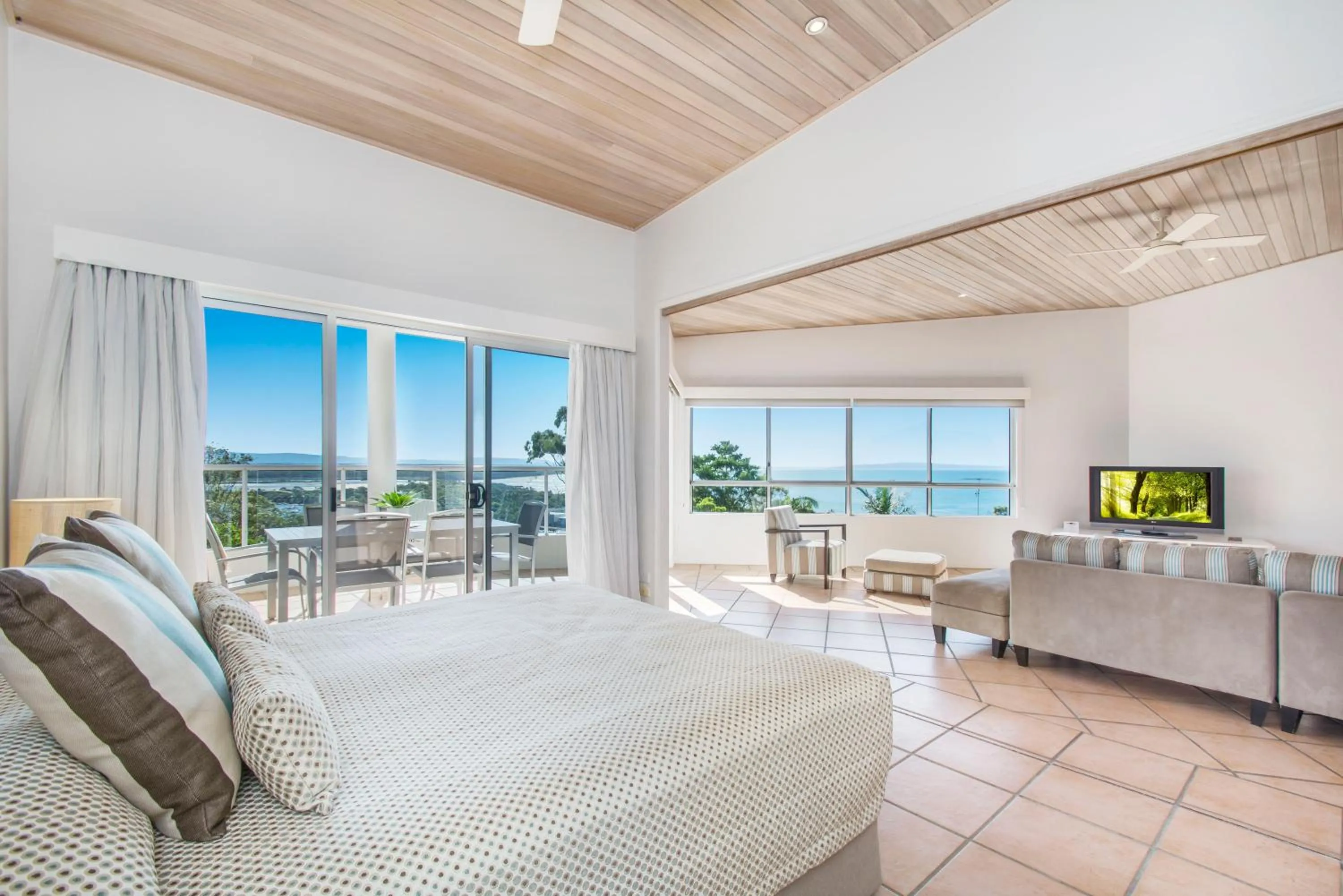 Living room, Bed in The Lookout Resort Noosa