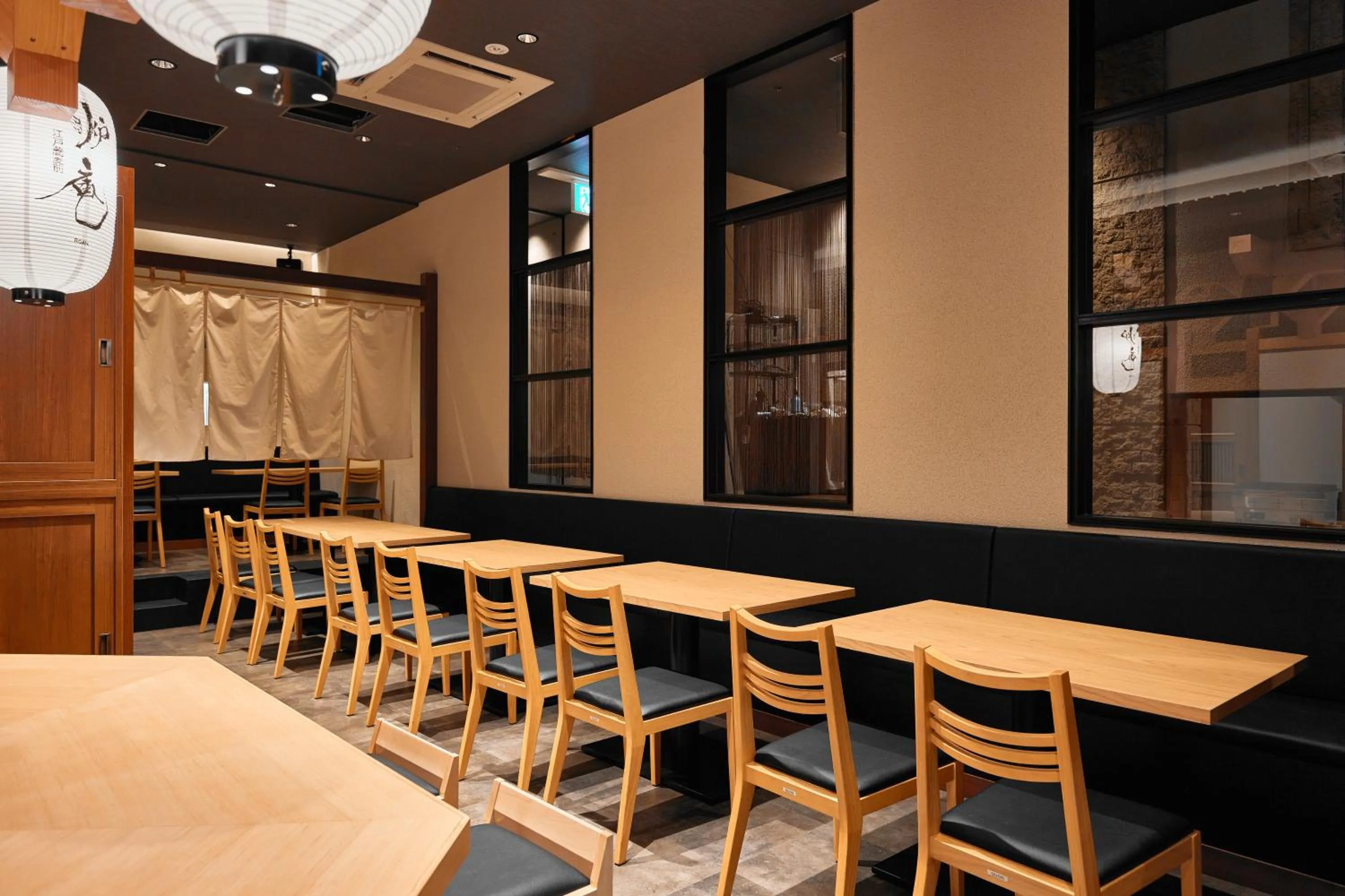 Restaurant/places to eat in Toyo Hotel