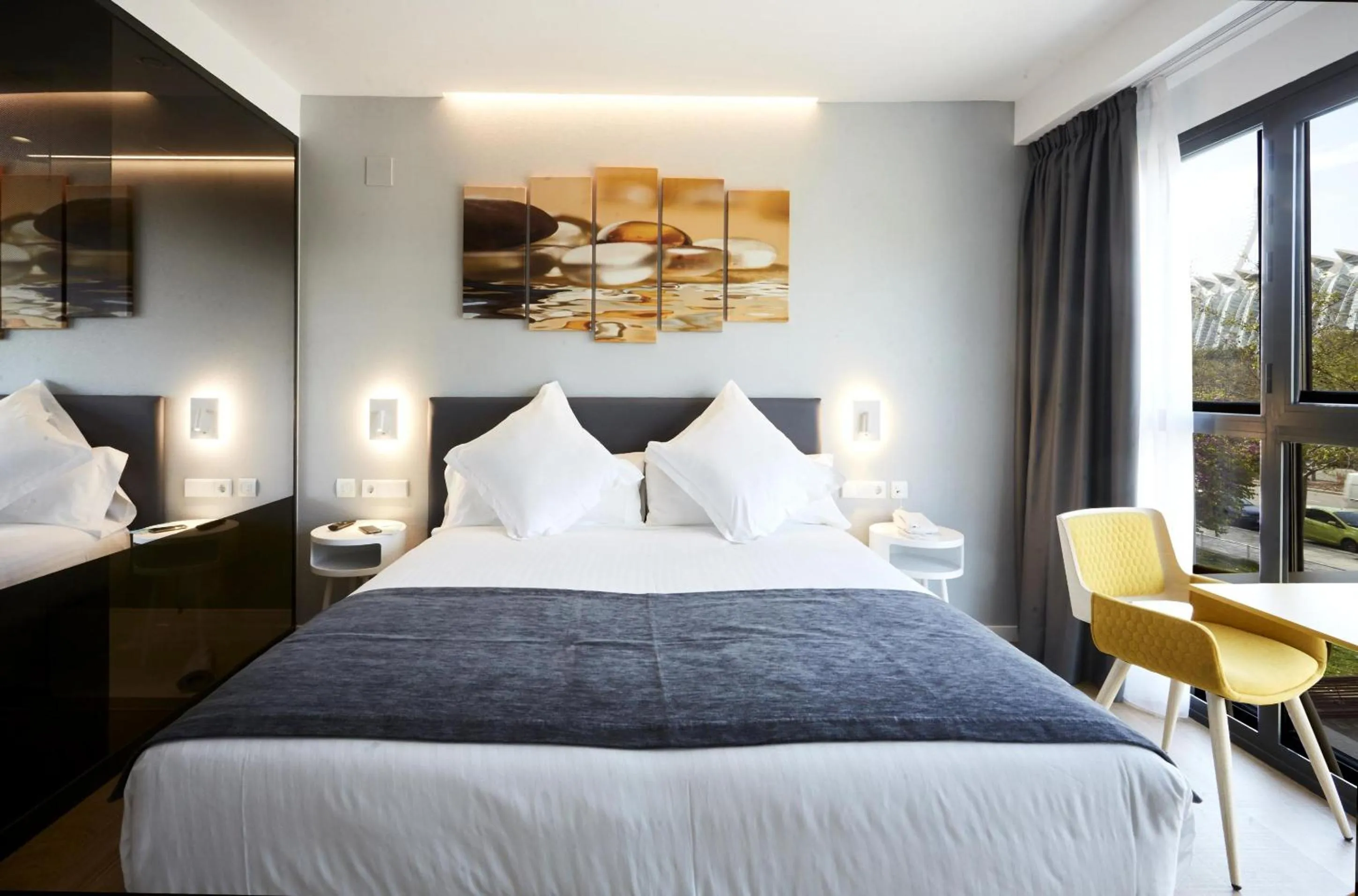 Photo of the whole room, Bed in Sercotel Valencia Alameda 41