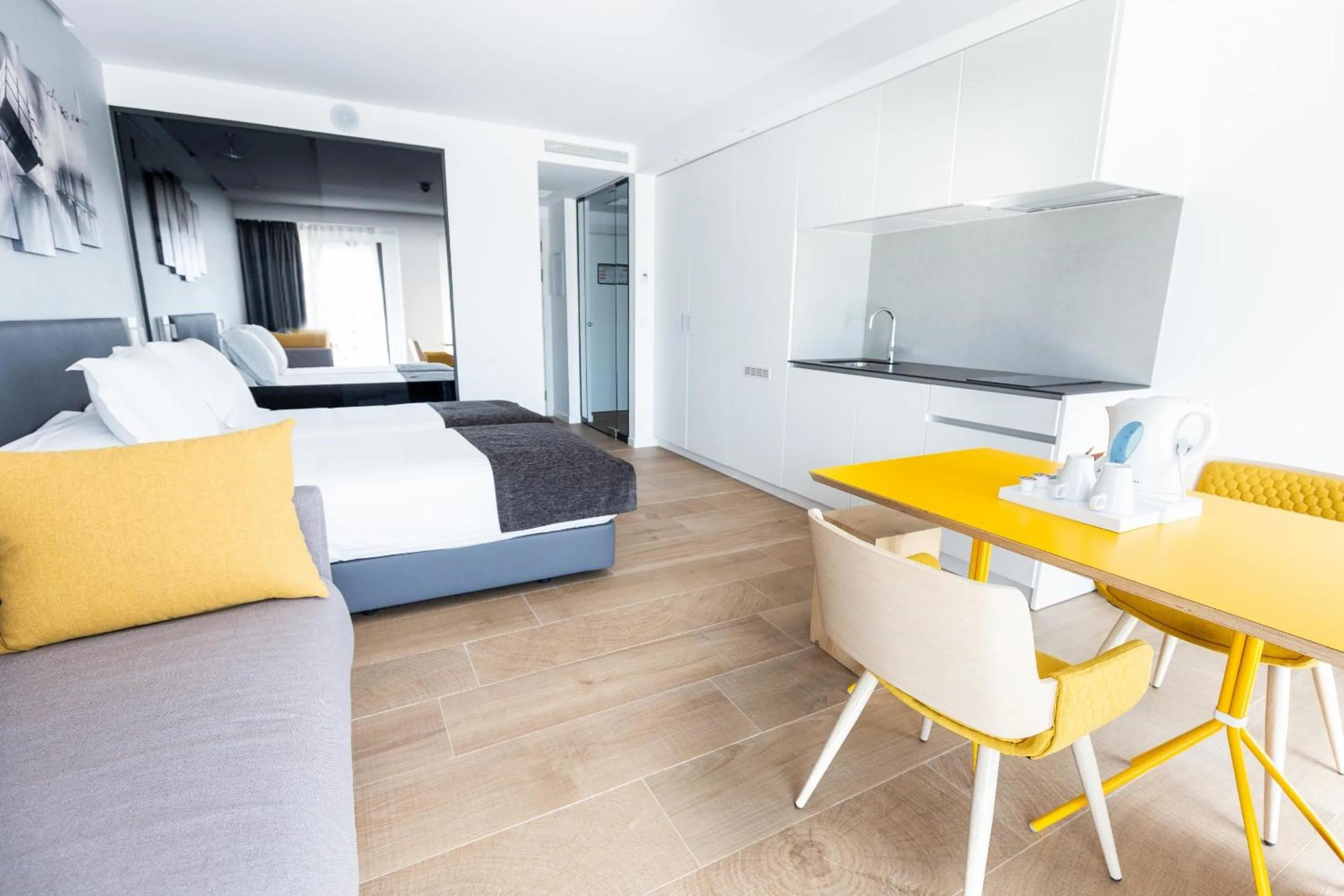 Photo of the whole room, Bed in Sercotel Valencia Alameda 41