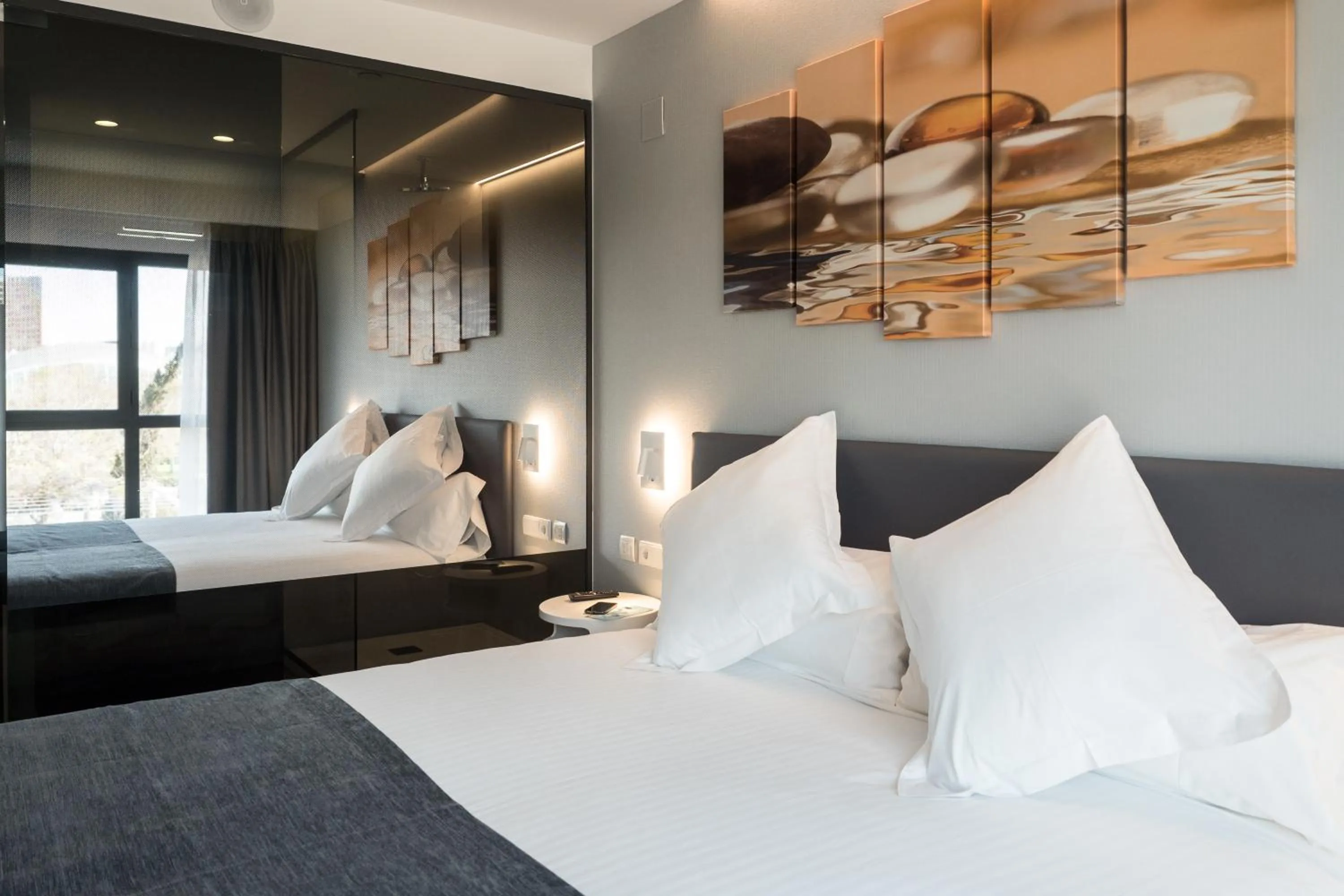 Bedroom, Bed in Sercotel Valencia Alameda 41