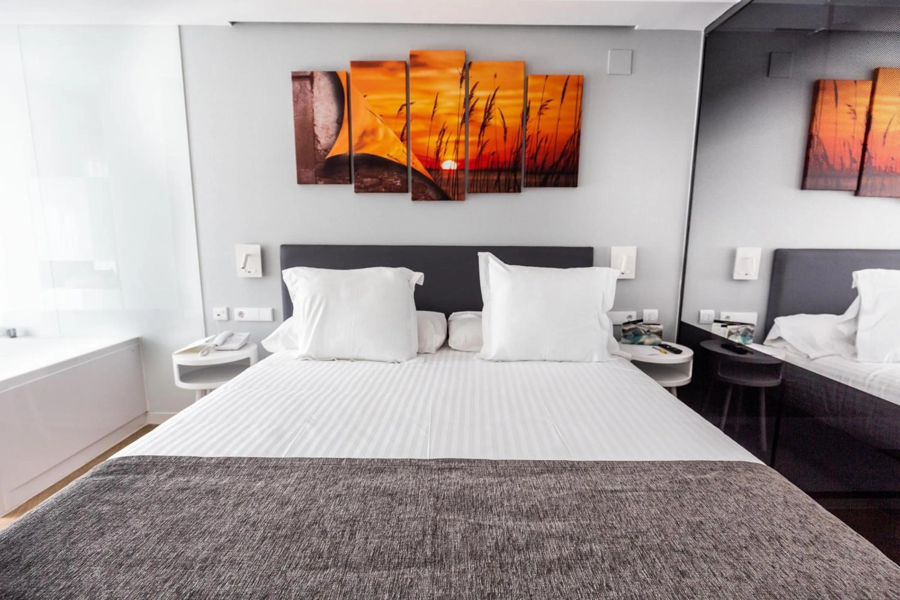 Photo of the whole room, Bed in Sercotel Valencia Alameda 41