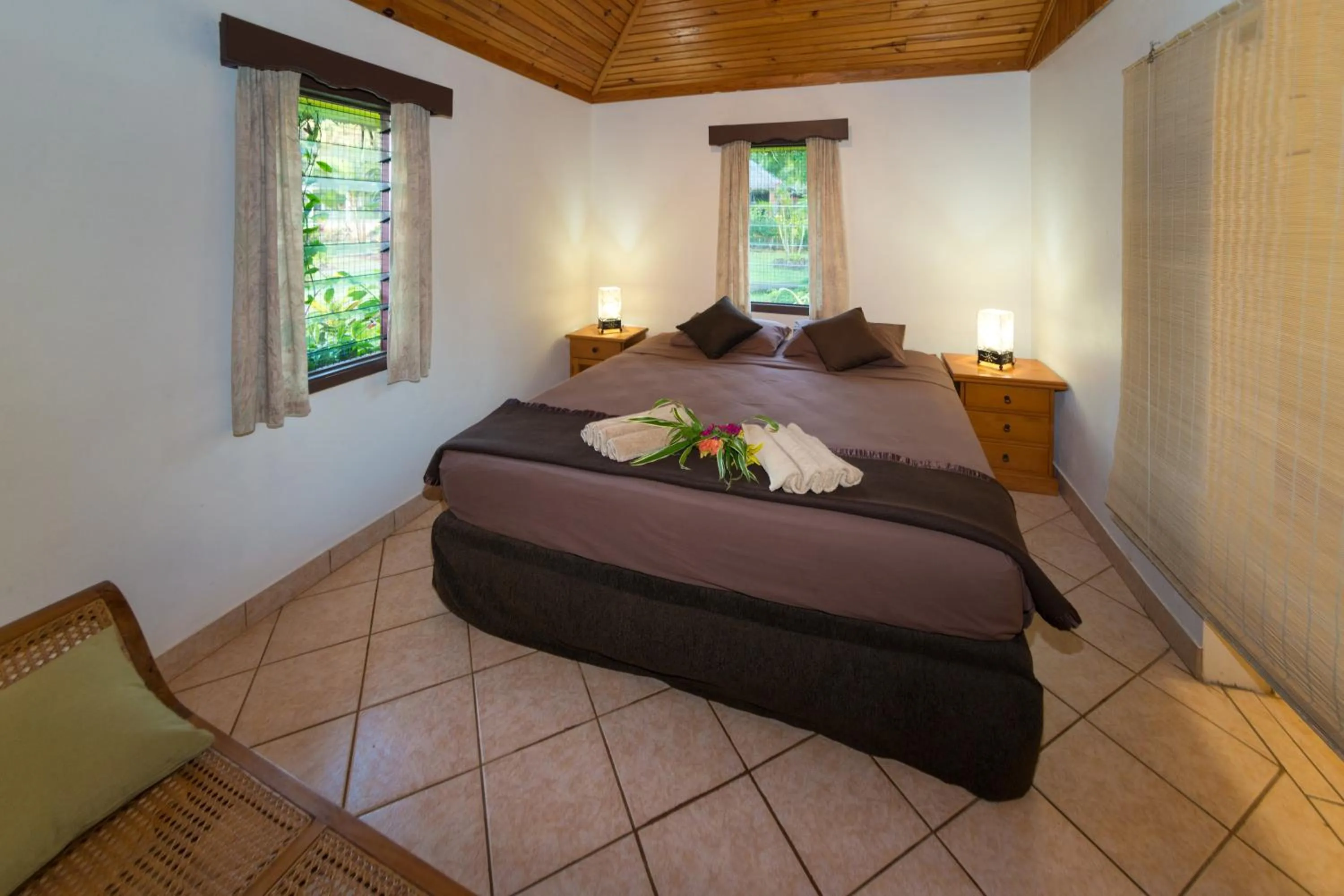 Bedroom, Bed in Waidroka Bay Resort