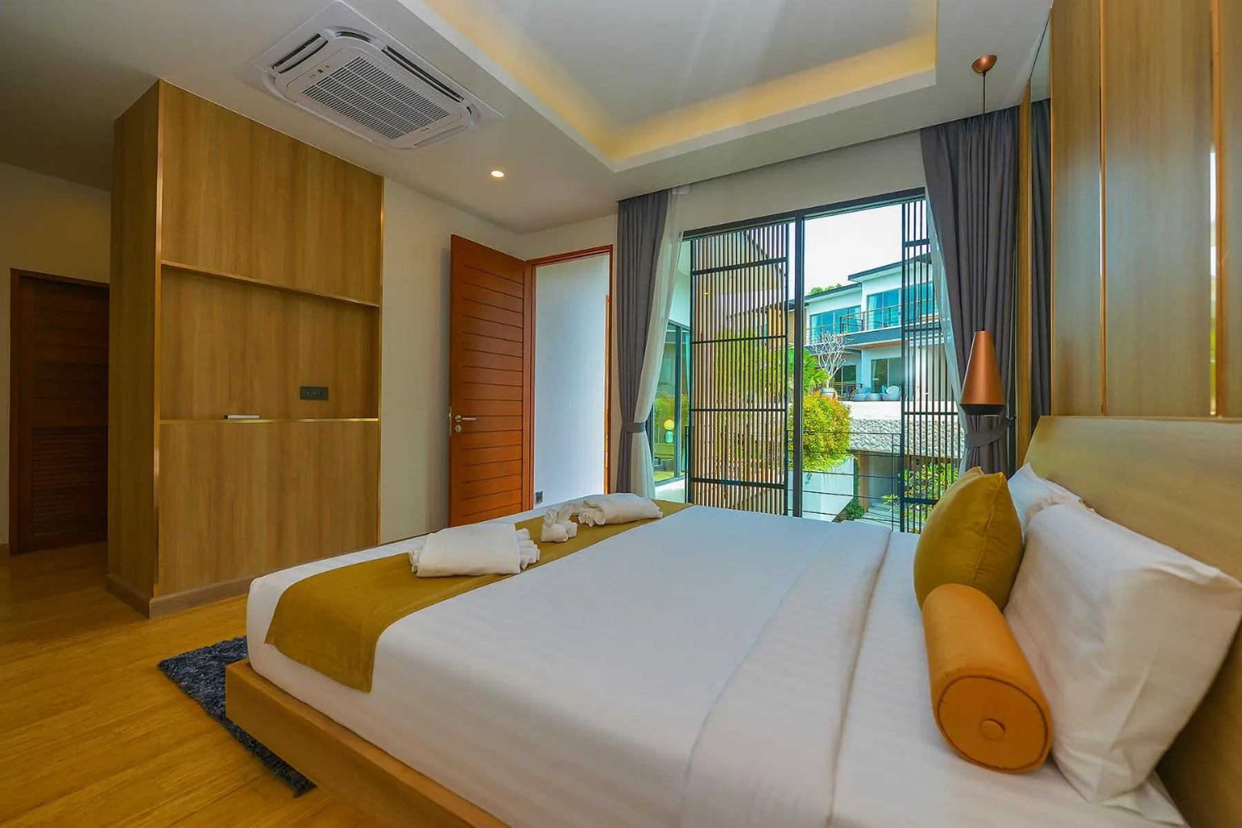 Photo of the whole room, Bed in Le Resort and Villas