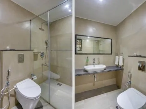 Shower in Okean De Goa Vagator