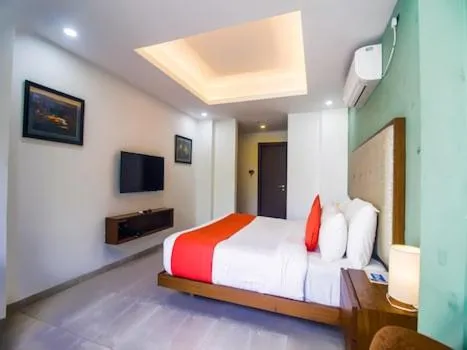 Communal lounge/ TV room, Bed in Okean De Goa Vagator