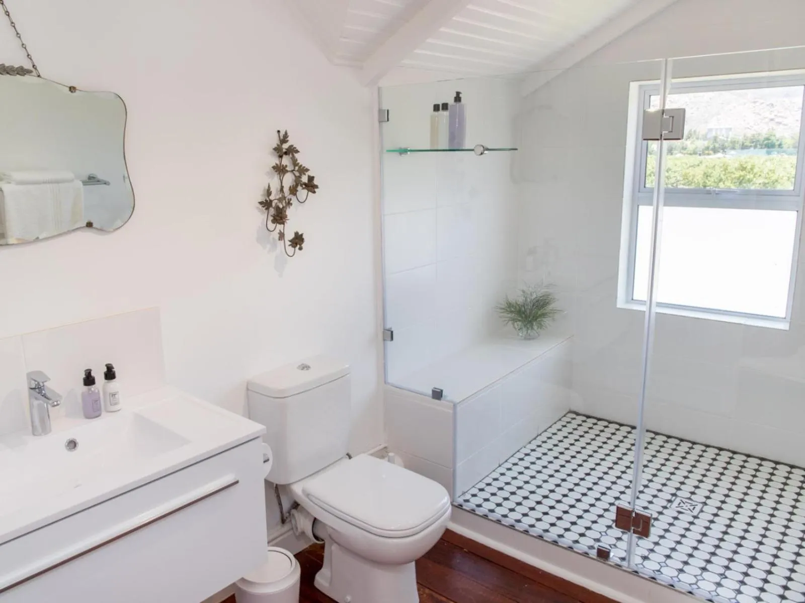 Bathroom in The Barn On 62 - Cottages