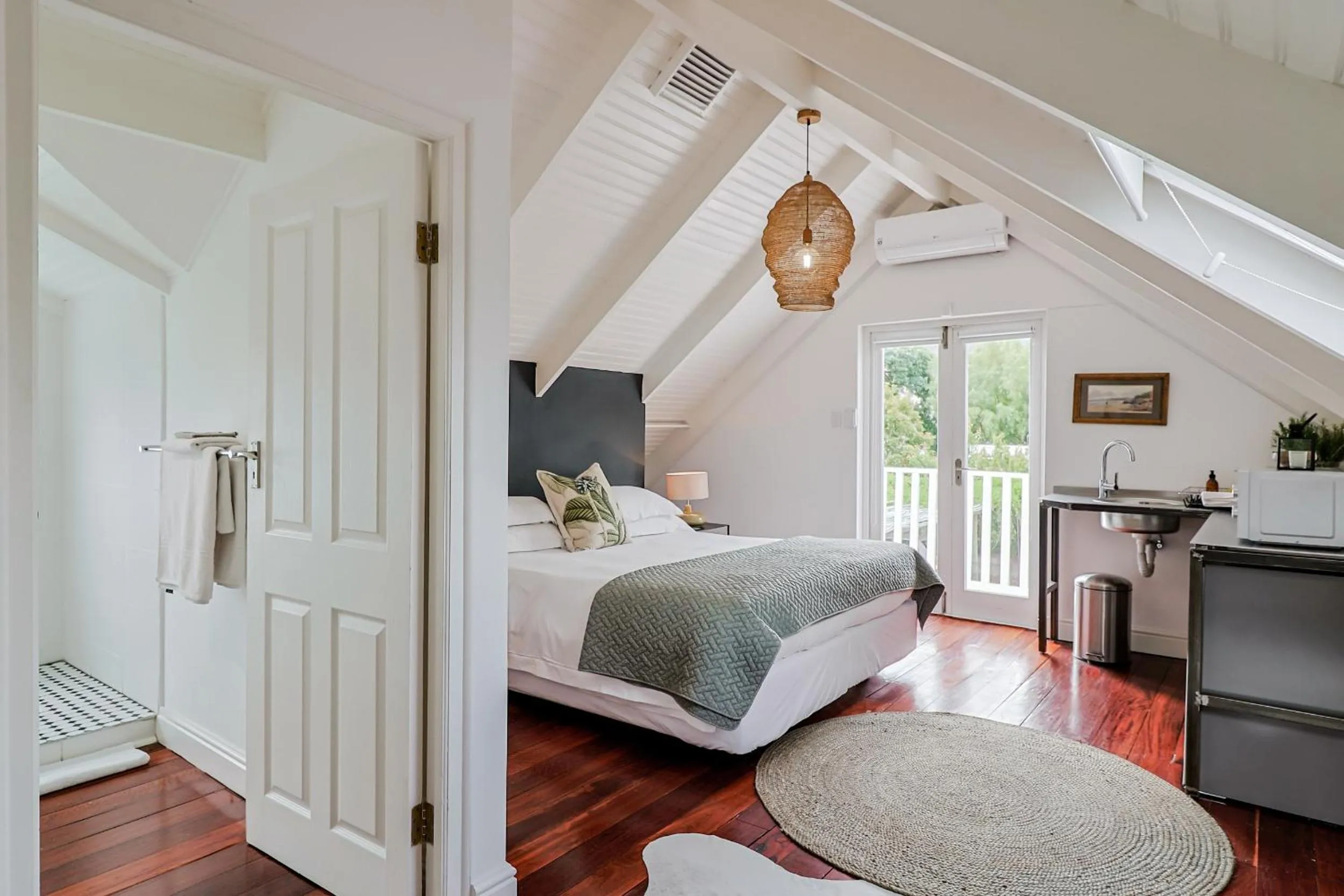 Bedroom, Bed in The Barn On 62 - Cottages