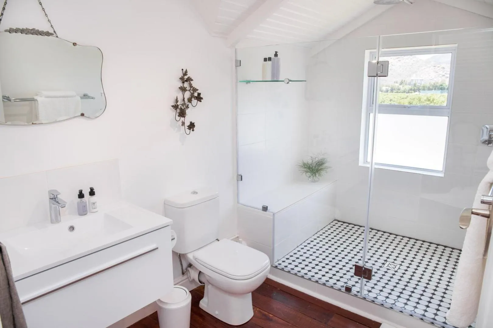 Bathroom in The Barn On 62 - Cottages