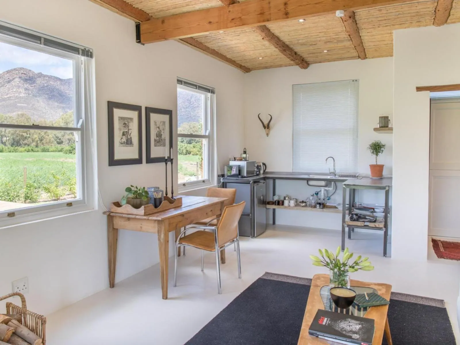 Kitchen or kitchenette in The Barn On 62 - Cottages