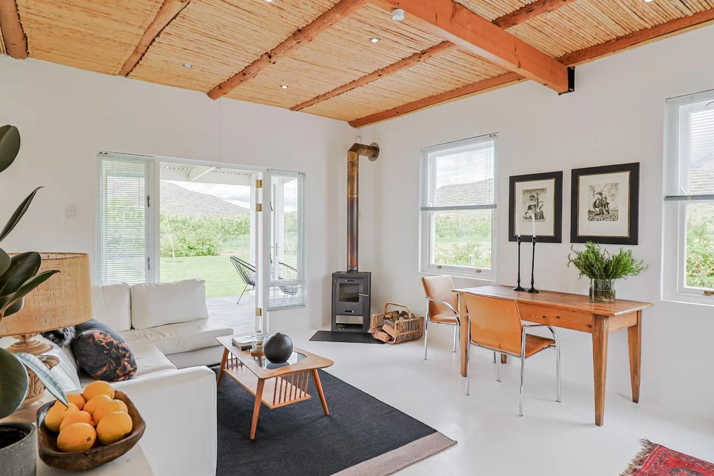 Living room in The Barn On 62 - Cottages