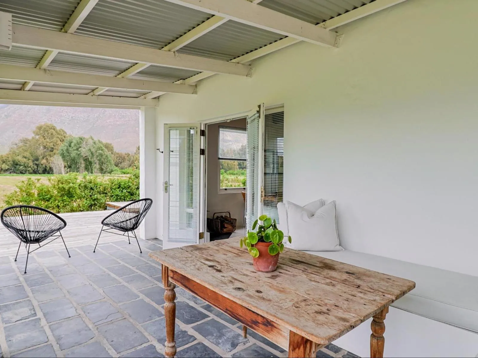 Patio in The Barn On 62 - Cottages