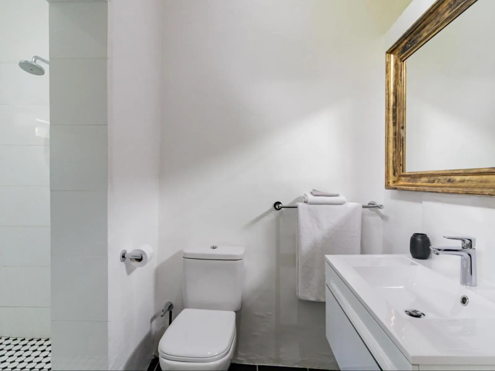 Bathroom in The Barn On 62 - Cottages