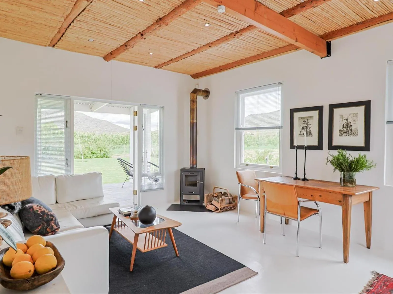 Seating area in The Barn On 62 - Cottages