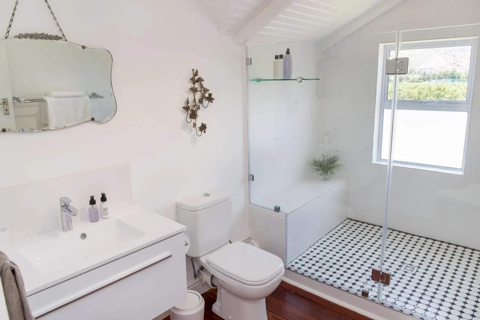 Bathroom in The Barn On 62 - Cottages