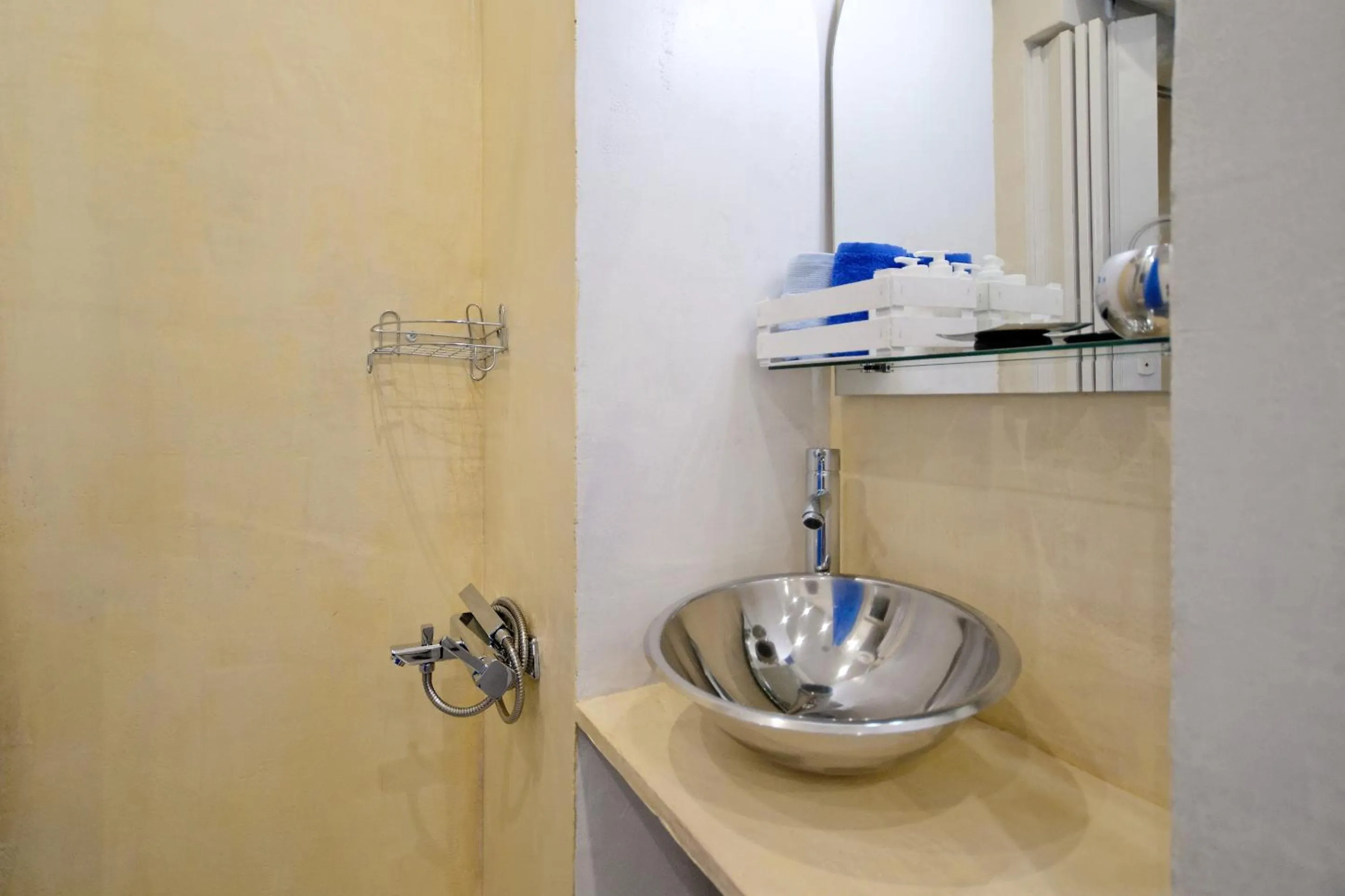 Bathroom in Santorini Style in Athens, Greece