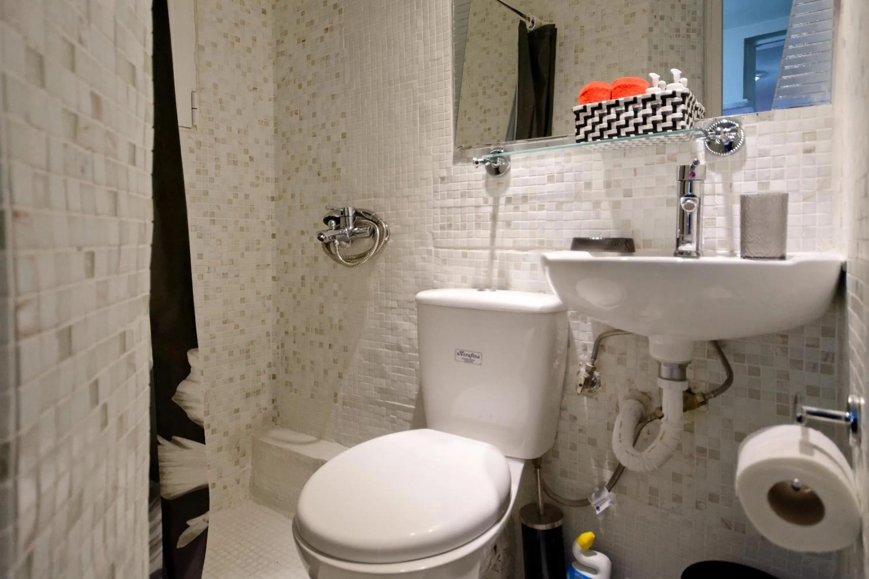 Bathroom in Santorini Style in Athens, Greece