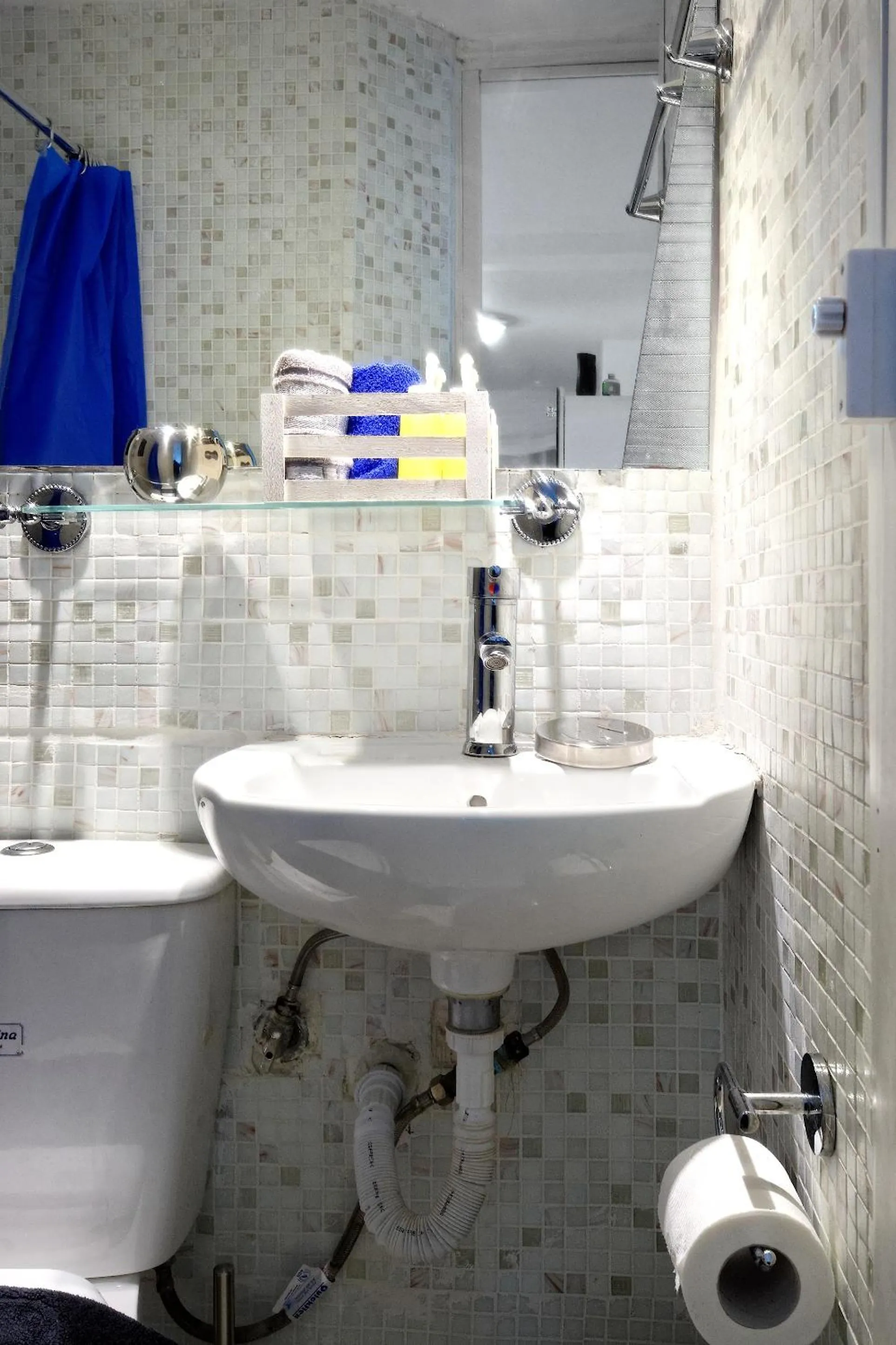 Bathroom in Santorini Style in Athens, Greece