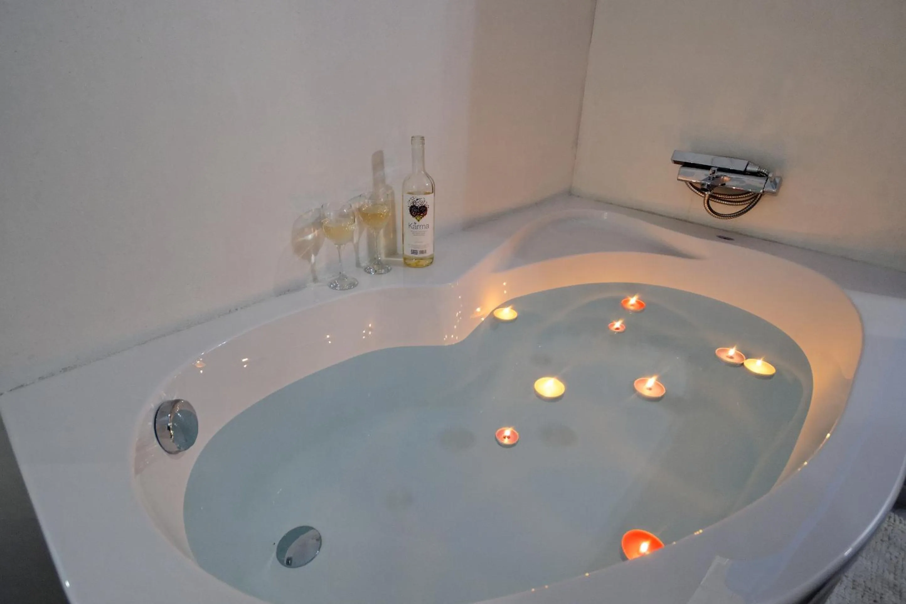 Bathroom in Santorini Style in Athens, Greece