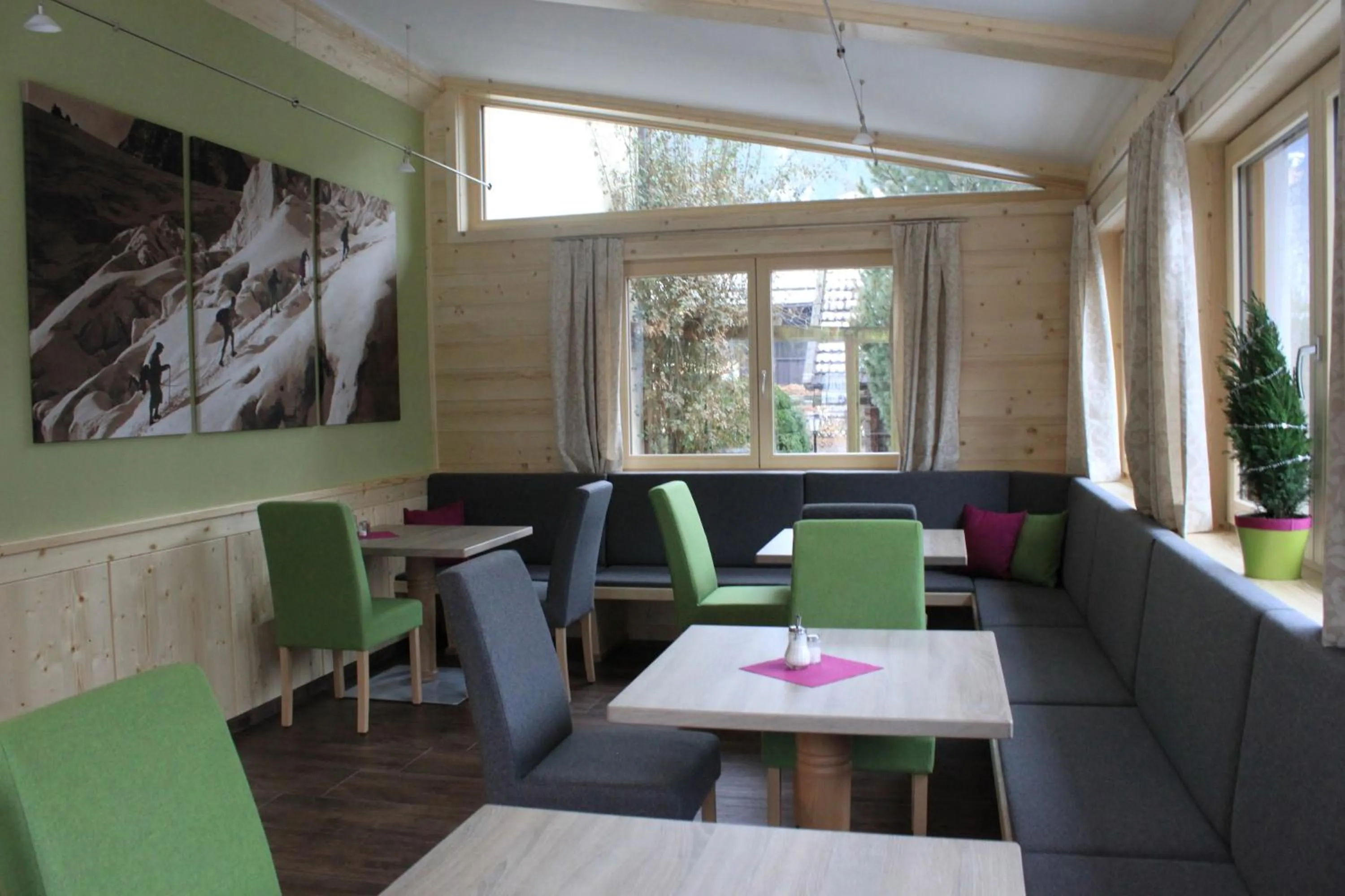 Restaurant/places to eat in Haus Alexander