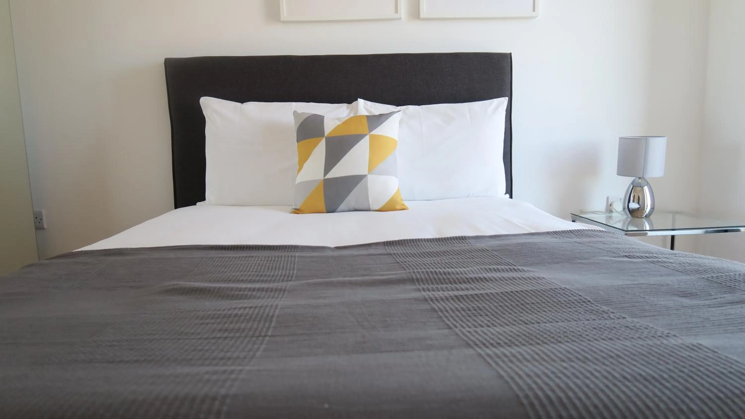 Bed in Quay Apartments Clarence House