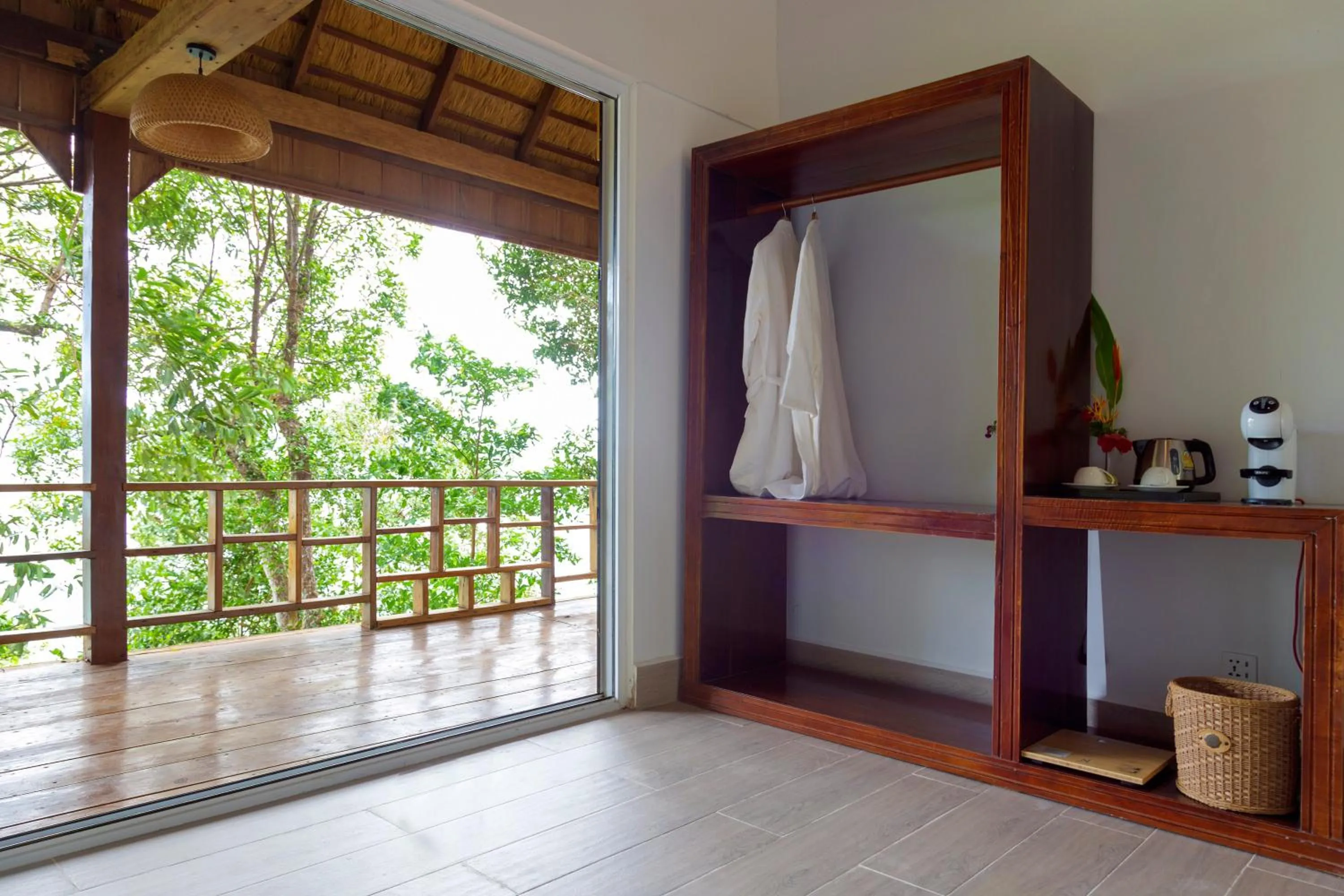 Coffee/tea facilities in Pearl Beach Resort & Spa