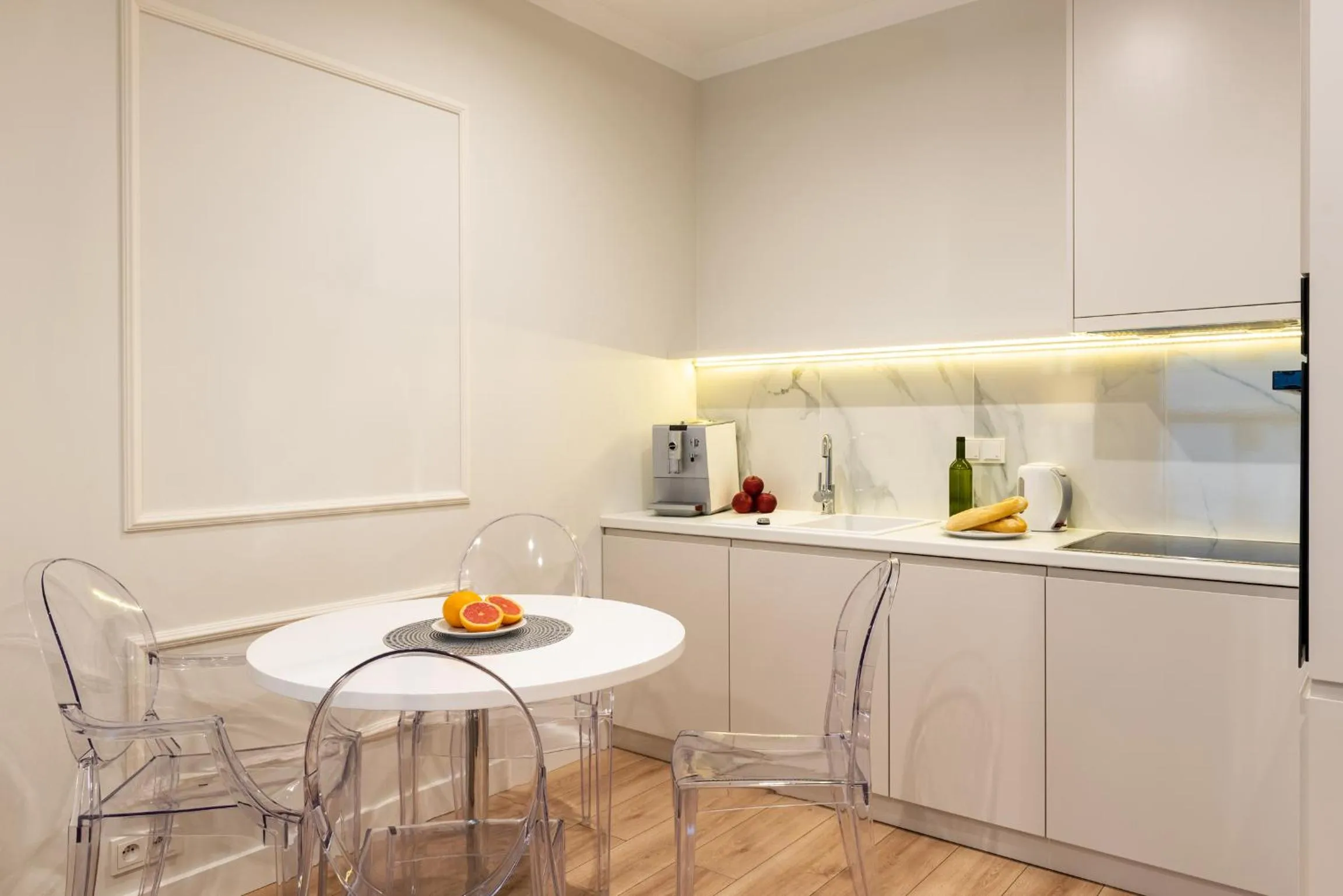 Kitchen or kitchenette in Mennica Central Apartments