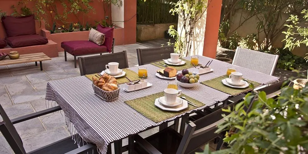Continental breakfast in Les Chambres de l'Abbaye