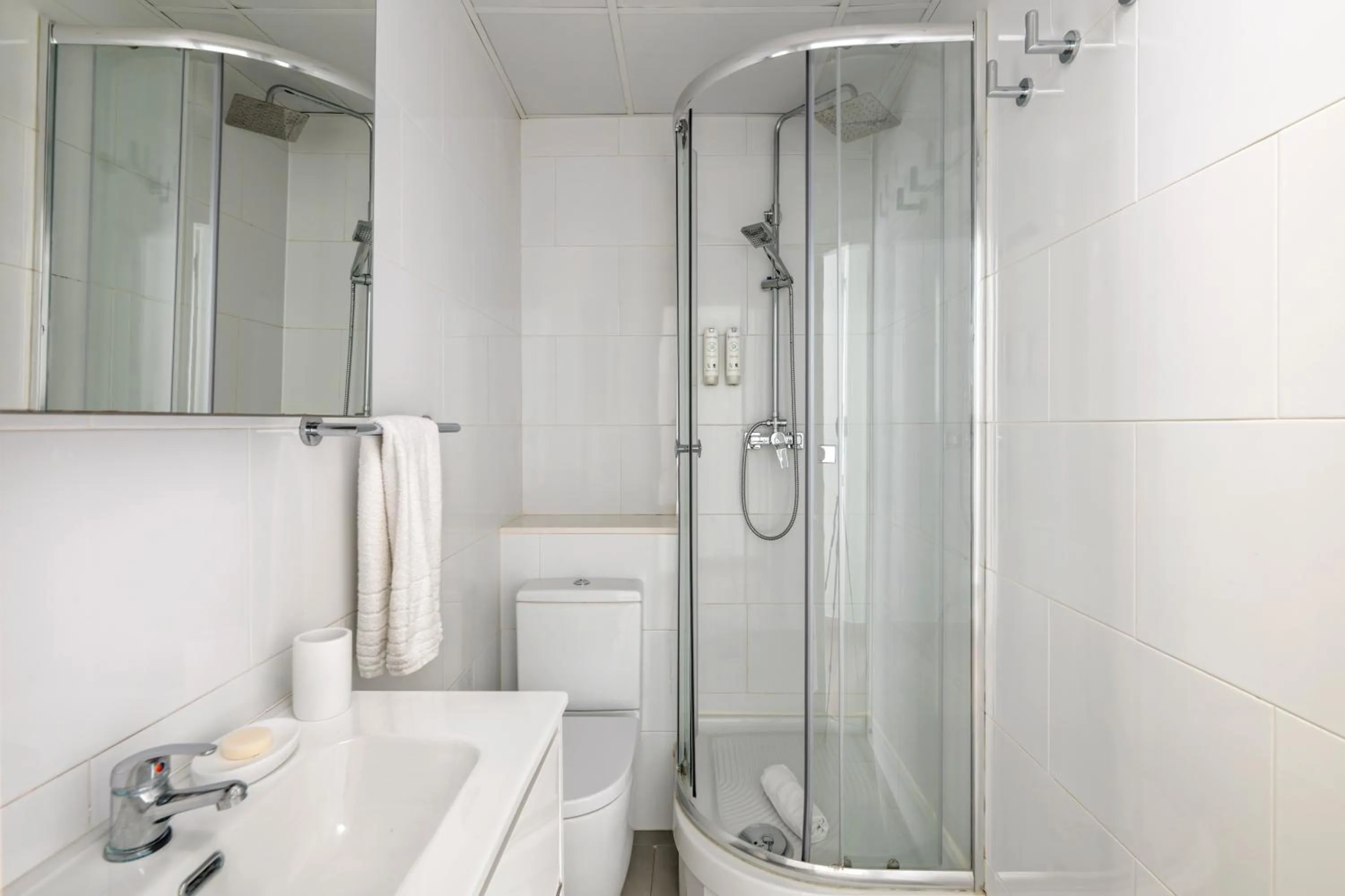 Shower in Aspasios Rambla Catalunya Apartments