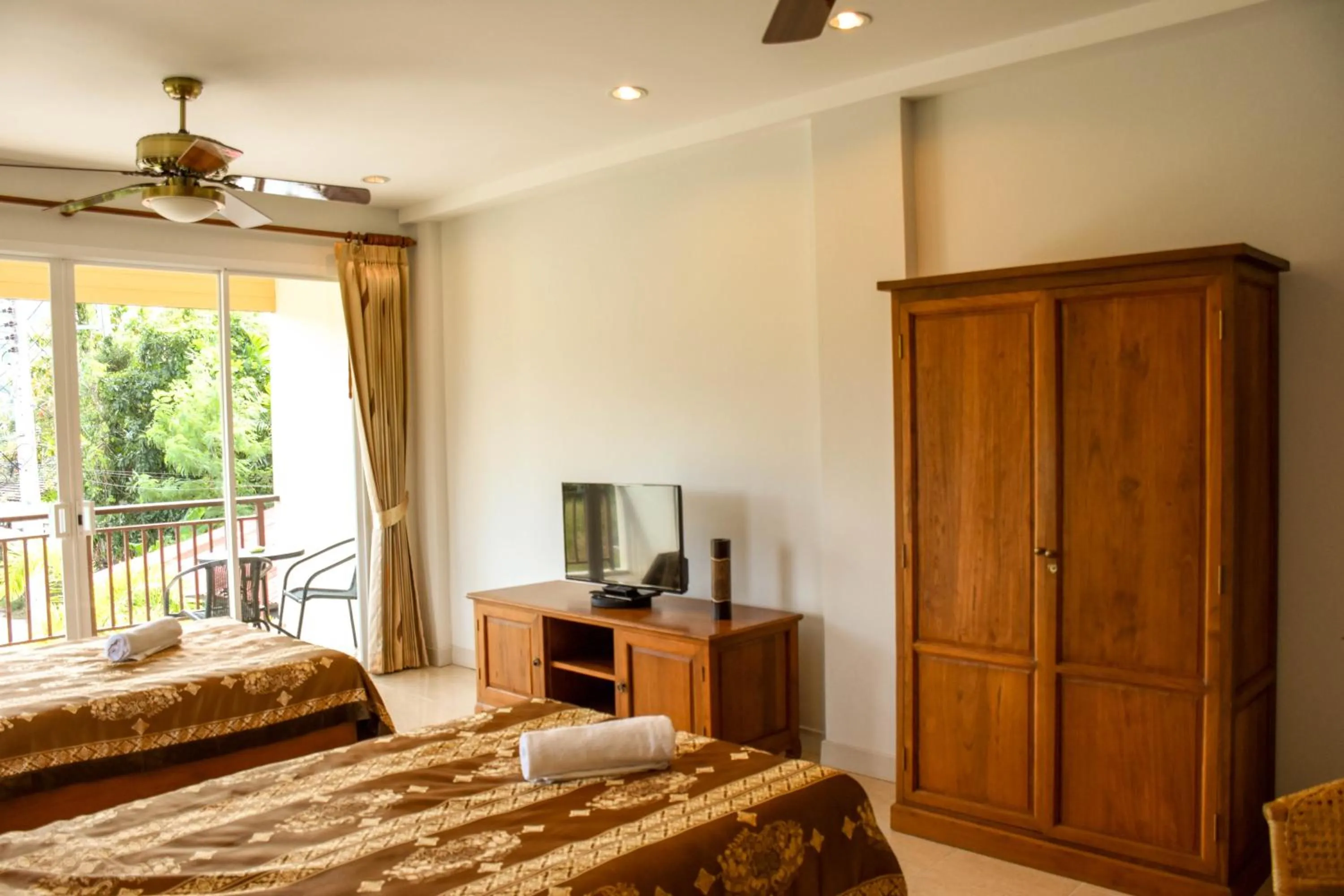 Breakfast, Bed in Baan Rosa Bangtao Beach