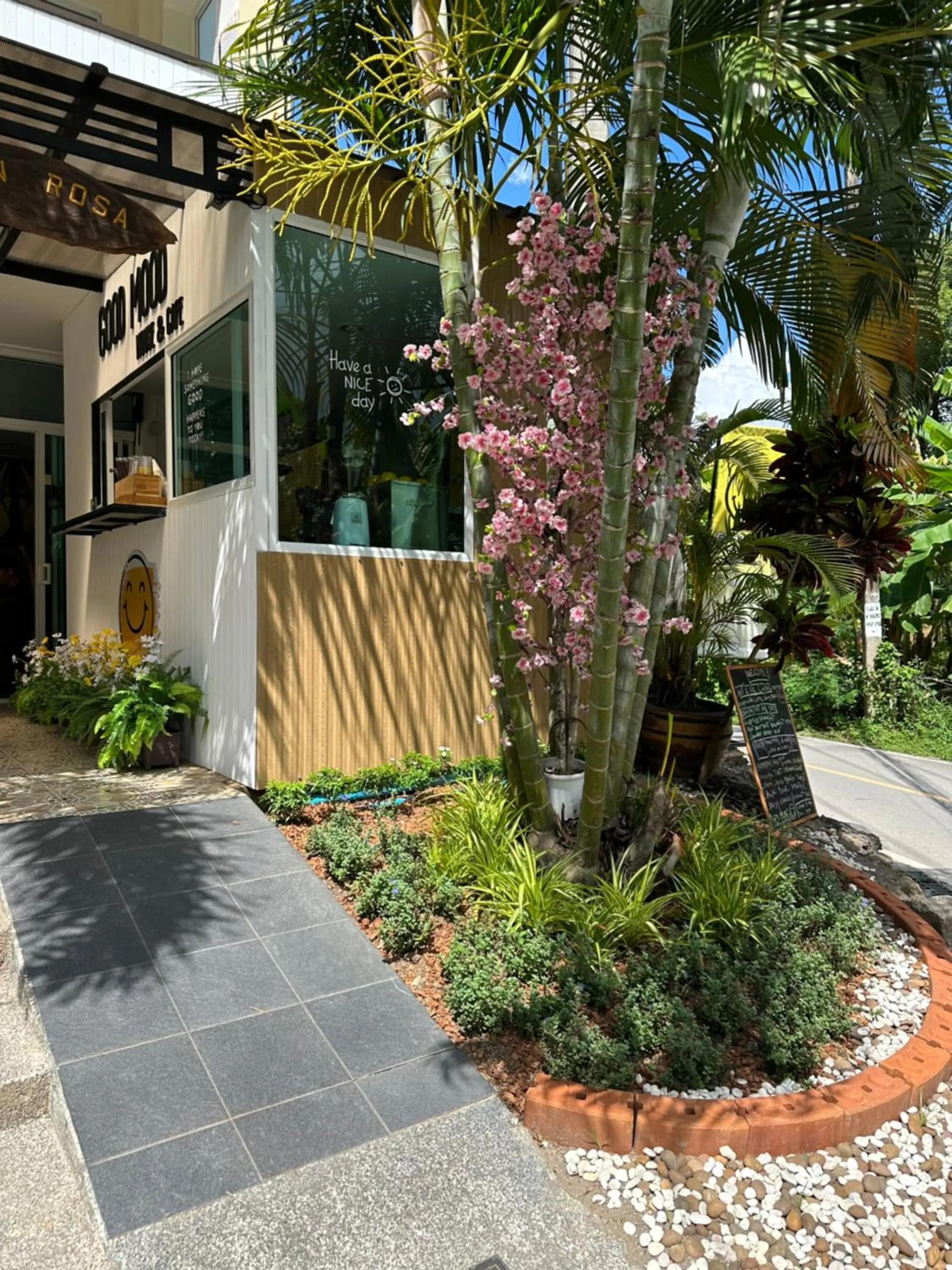 Restaurant/places to eat in Baan Rosa Bangtao Beach