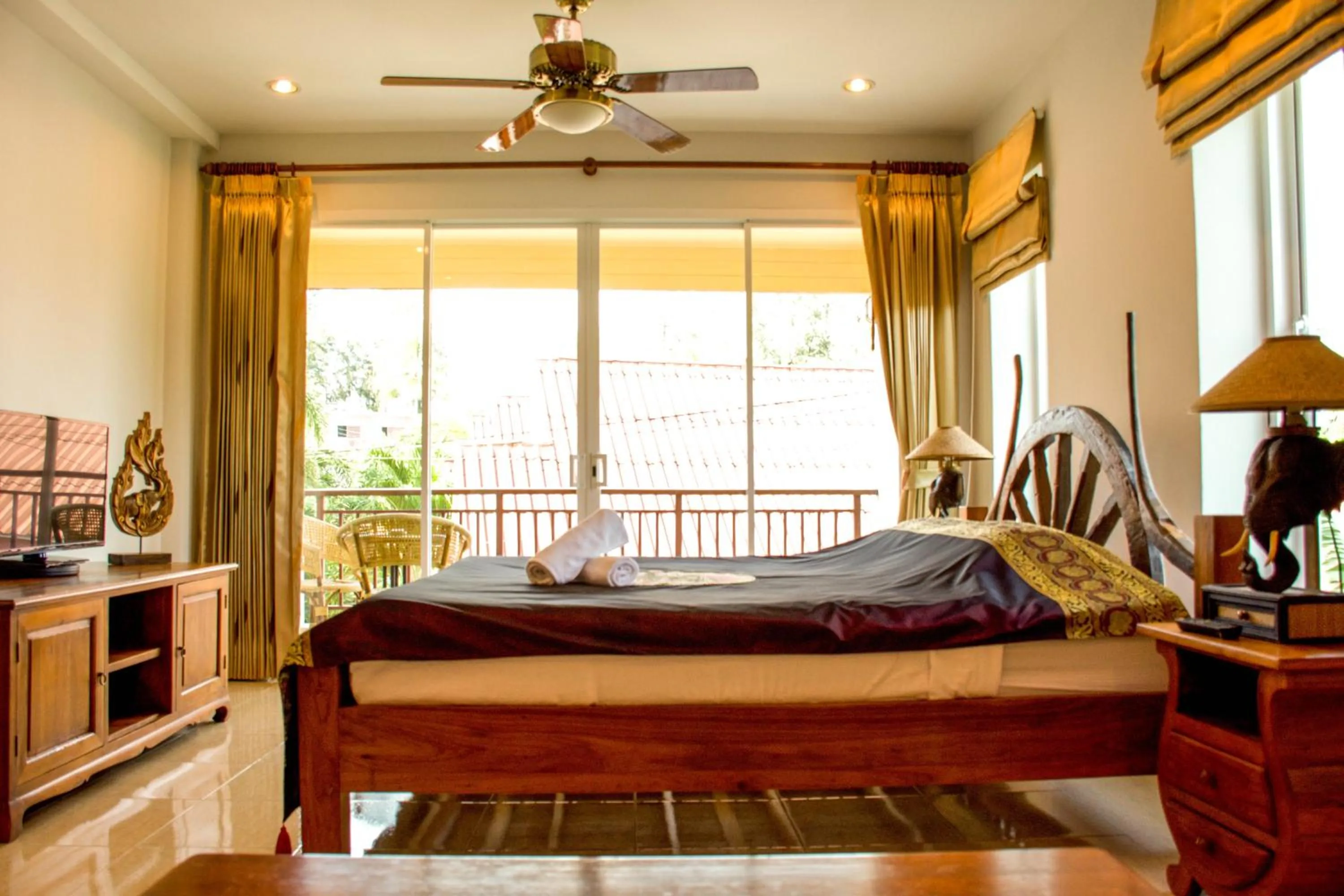 Photo of the whole room, Bed in Baan Rosa Bangtao Beach