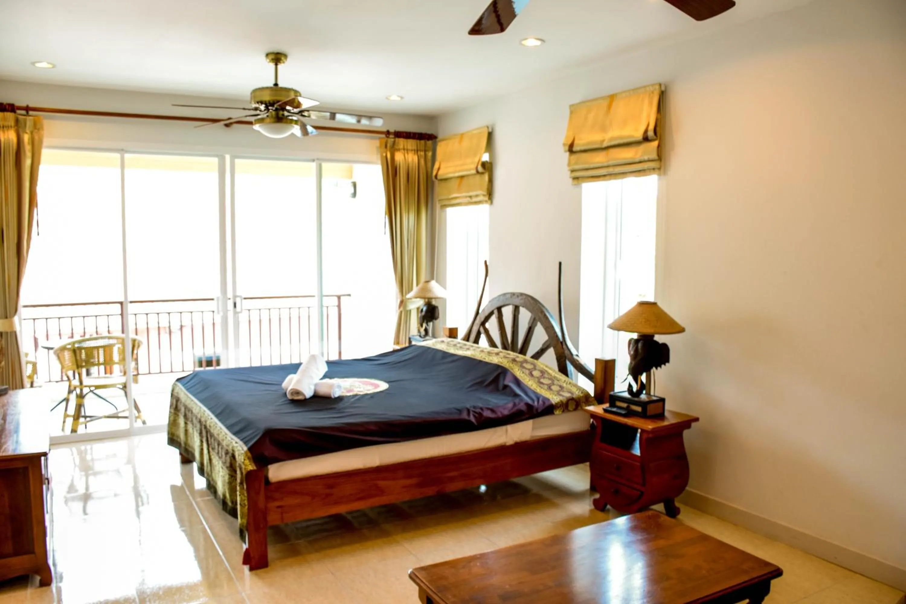 Photo of the whole room, Bed in Baan Rosa Bangtao Beach