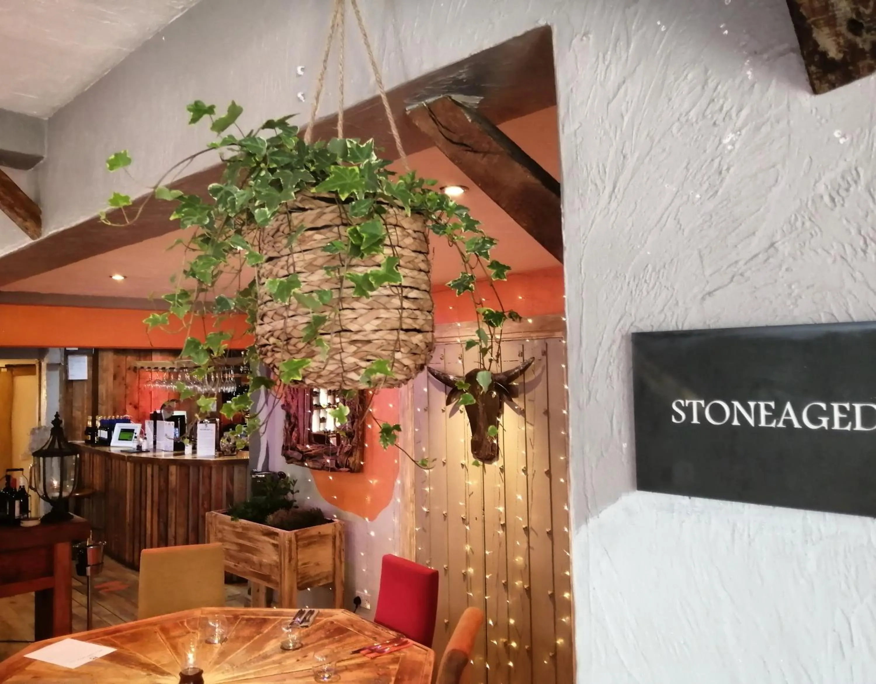 Restaurant/places to eat in The White Swan Hotel Bar & Restaurant