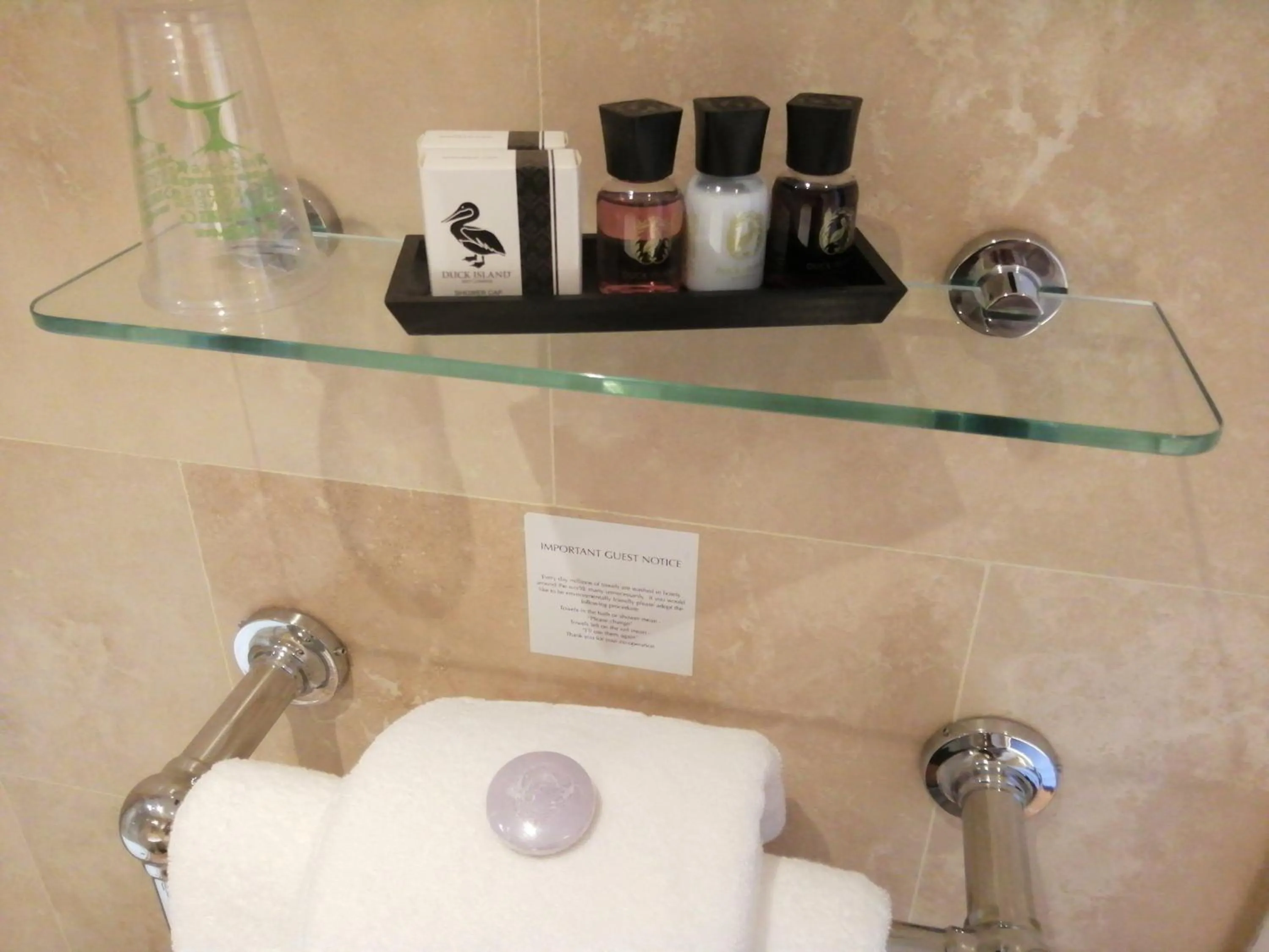 Bathroom in The White Swan Hotel Bar & Restaurant