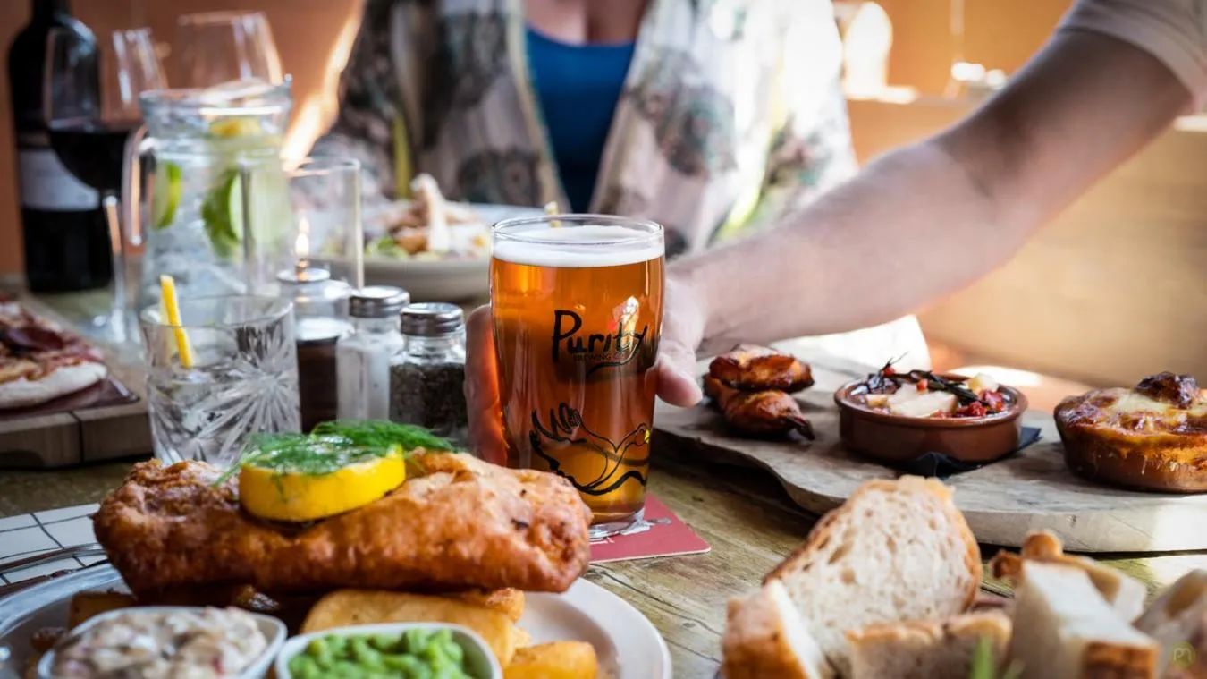 Restaurant/places to eat in The White Swan Hotel Bar & Restaurant