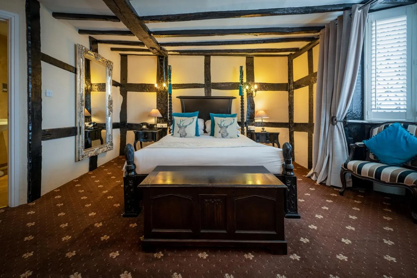 Bedroom, Bed in The White Swan Hotel Bar & Restaurant