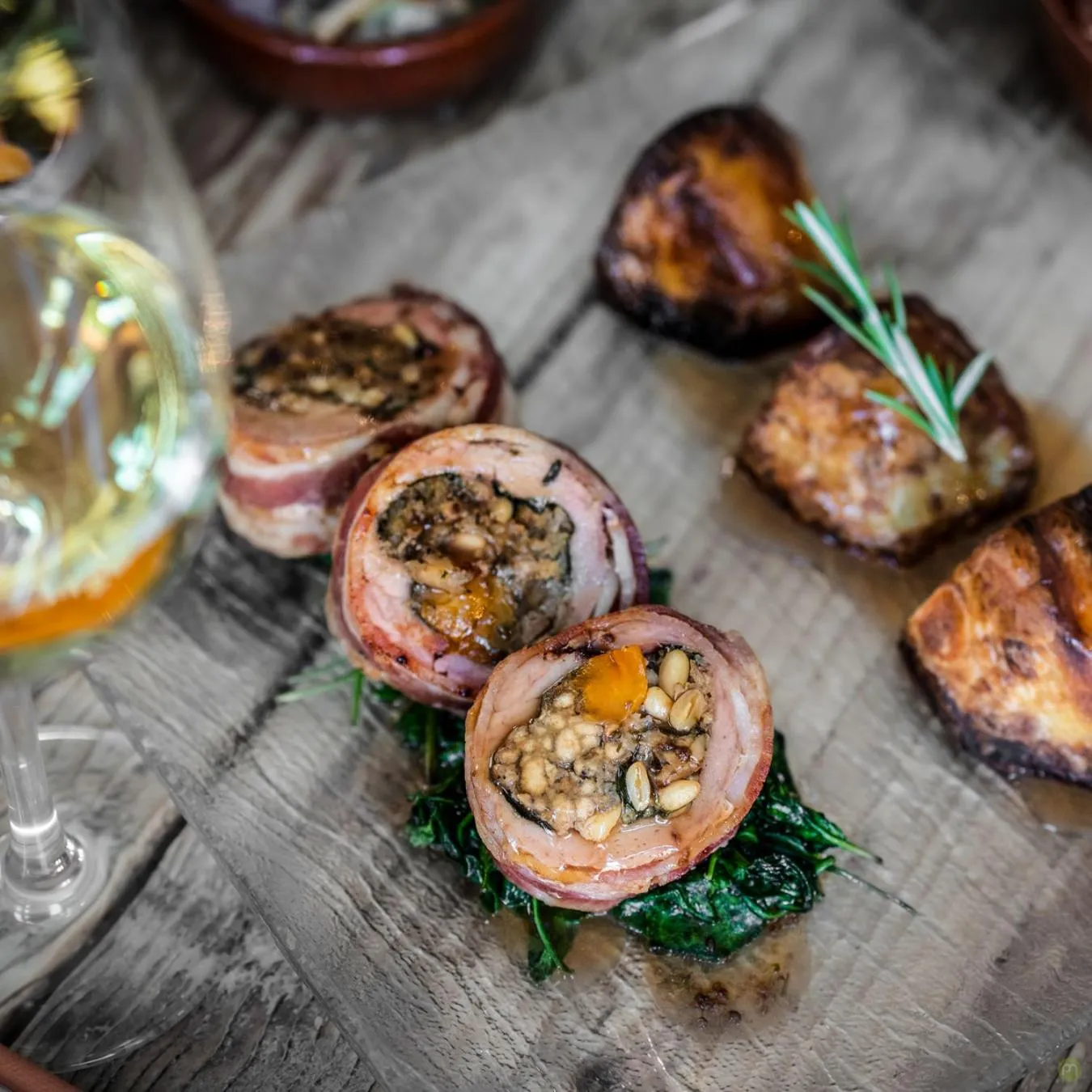 Restaurant/places to eat in The White Swan Hotel Bar & Restaurant