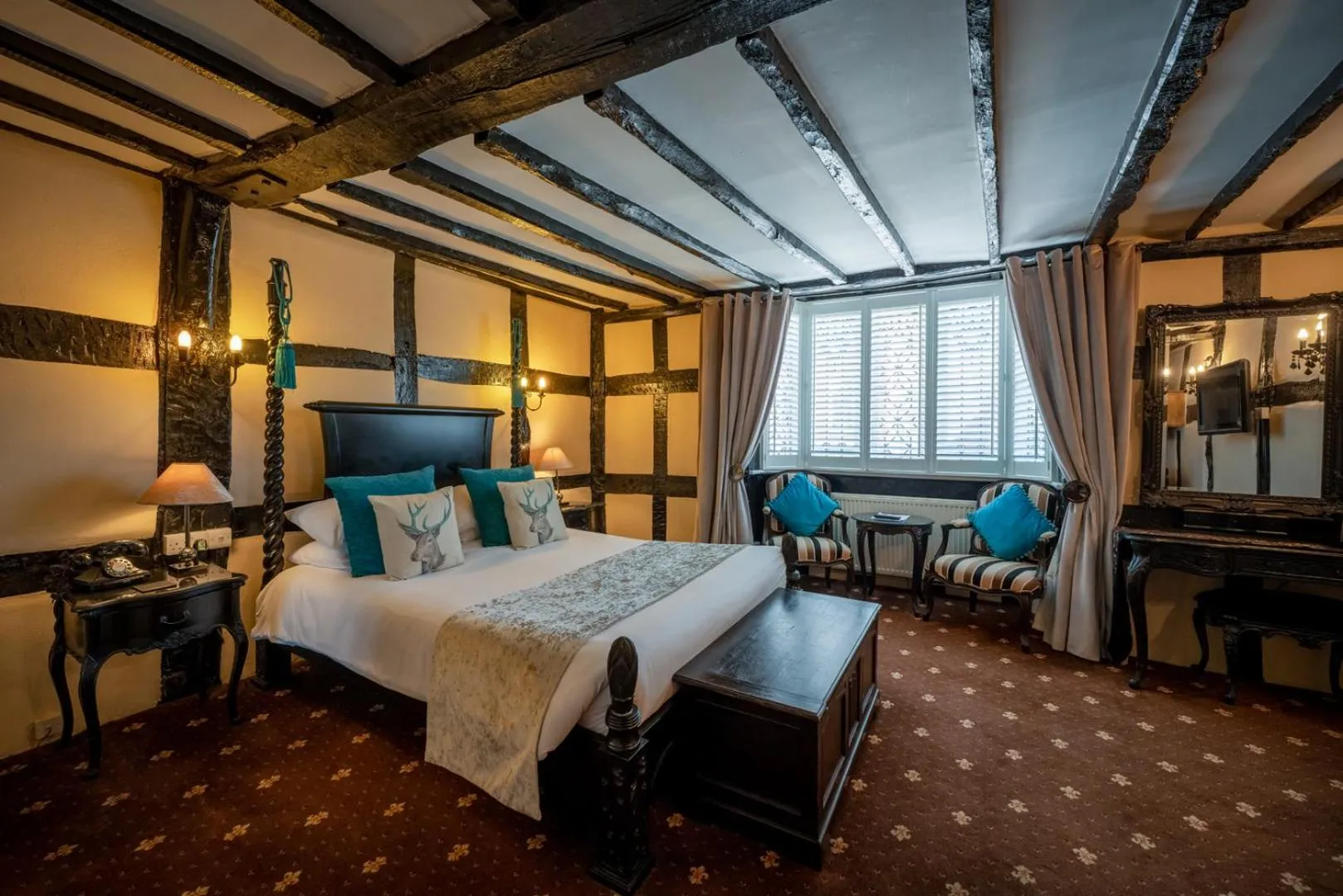 Bedroom, Bed in The White Swan Hotel Bar & Restaurant