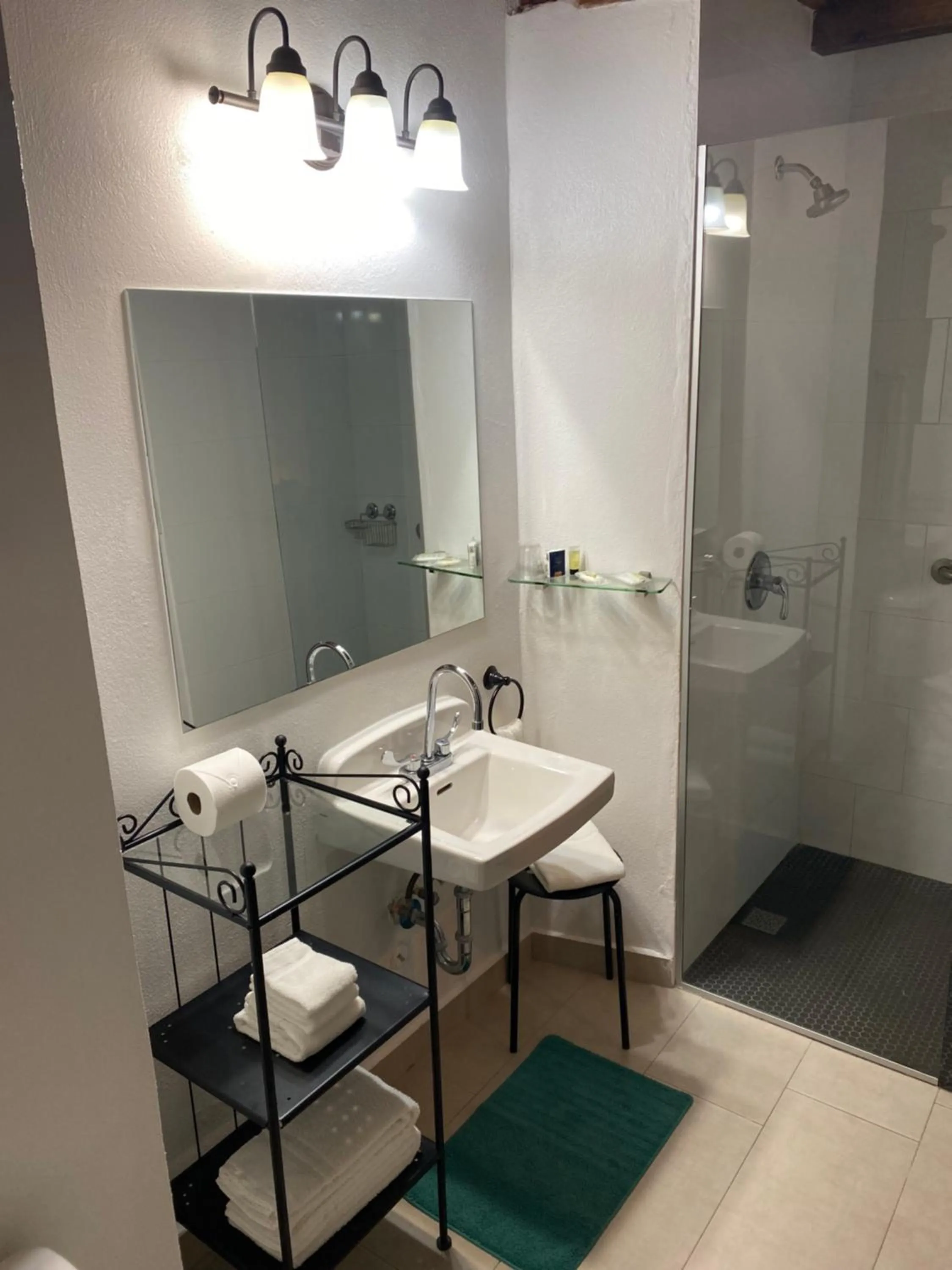 Shower in 352 Guest House Hotel Boutique